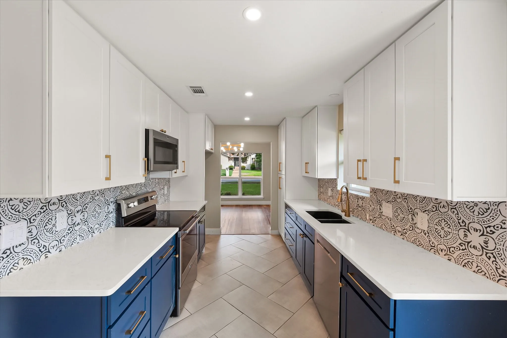 Single Family Residence For Sale in Tarrant County , 309 Quail Crest Drive, Bedford, Texas 76021, 5 Bedroom, 3 Bathroom, 2 Garage spaces, 2,248 Sqft, built in 1977, mls#21412186, Real Estate Agent in Bedford, Homes For Sale in Tarrant county, Homes For Sale in Bedford, Realtor in Bedford Texas, Real Estate Brokerage Independent Realty Texas, Luminita Cordes Realtor