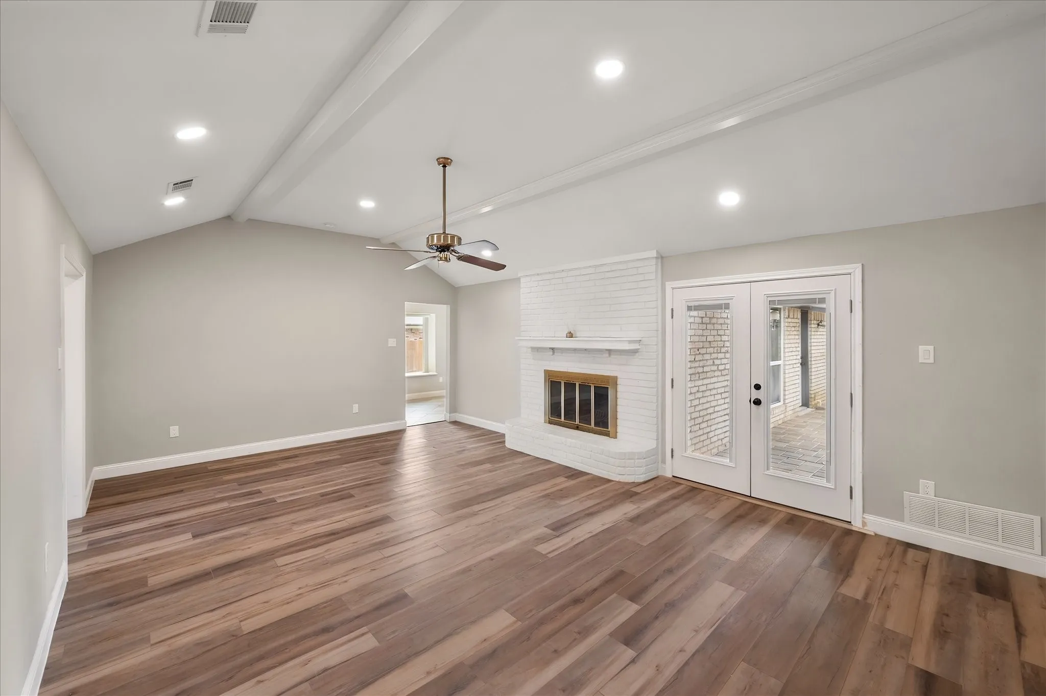 Single Family Residence For Sale in Tarrant County , 309 Quail Crest Drive, Bedford, Texas 76021, 5 Bedroom, 3 Bathroom, 2 Garage spaces, 2,248 Sqft, built in 1977, mls#21412186, Real Estate Agent in Bedford, Homes For Sale in Tarrant county, Homes For Sale in Bedford, Realtor in Bedford Texas, Real Estate Brokerage Independent Realty Texas, Luminita Cordes Realtor