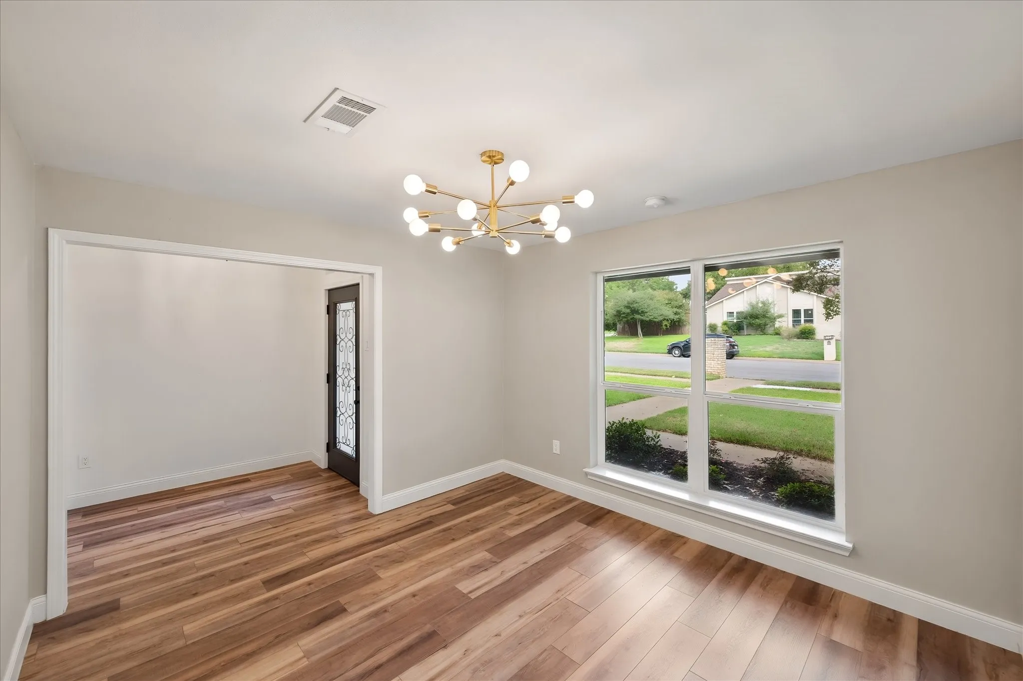 Single Family Residence For Sale in Tarrant County , 309 Quail Crest Drive, Bedford, Texas 76021, 5 Bedroom, 3 Bathroom, 2 Garage spaces, 2,248 Sqft, built in 1977, mls#21412186, Real Estate Agent in Bedford, Homes For Sale in Tarrant county, Homes For Sale in Bedford, Realtor in Bedford Texas, Real Estate Brokerage Independent Realty Texas, Luminita Cordes Realtor