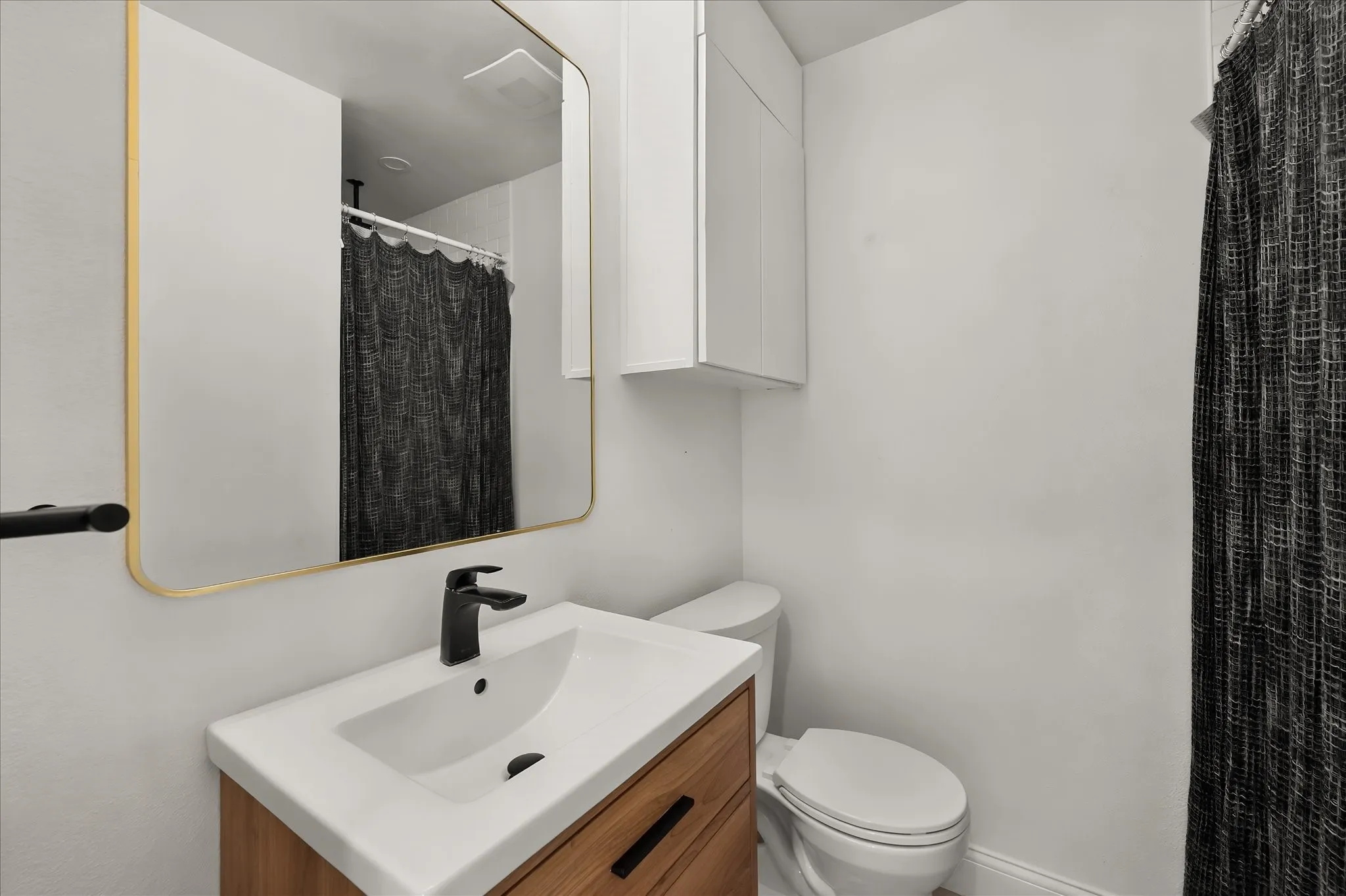 Single Family Residence For Sale in Tarrant County , 309 Quail Crest Drive, Bedford, Texas 76021, 5 Bedroom, 3 Bathroom, 2 Garage spaces, 2,248 Sqft, built in 1977, mls#21412186, Real Estate Agent in Bedford, Homes For Sale in Tarrant county, Homes For Sale in Bedford, Realtor in Bedford Texas, Real Estate Brokerage Independent Realty Texas, Luminita Cordes Realtor