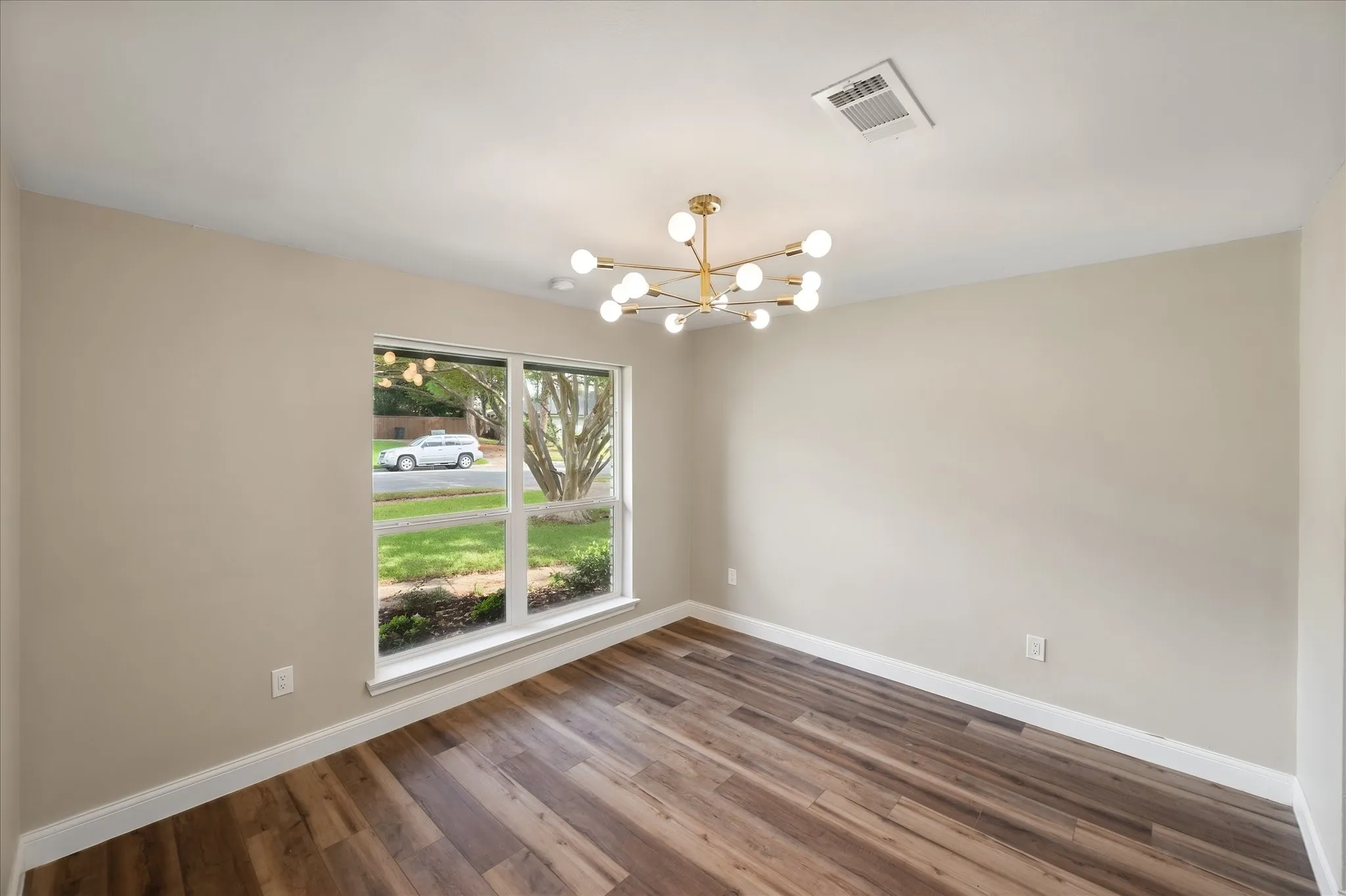 Single Family Residence For Sale in Tarrant County , 309 Quail Crest Drive, Bedford, Texas 76021, 5 Bedroom, 3 Bathroom, 2 Garage spaces, 2,248 Sqft, built in 1977, mls#21412186, Real Estate Agent in Bedford, Homes For Sale in Tarrant county, Homes For Sale in Bedford, Realtor in Bedford Texas, Real Estate Brokerage Independent Realty Texas, Luminita Cordes Realtor