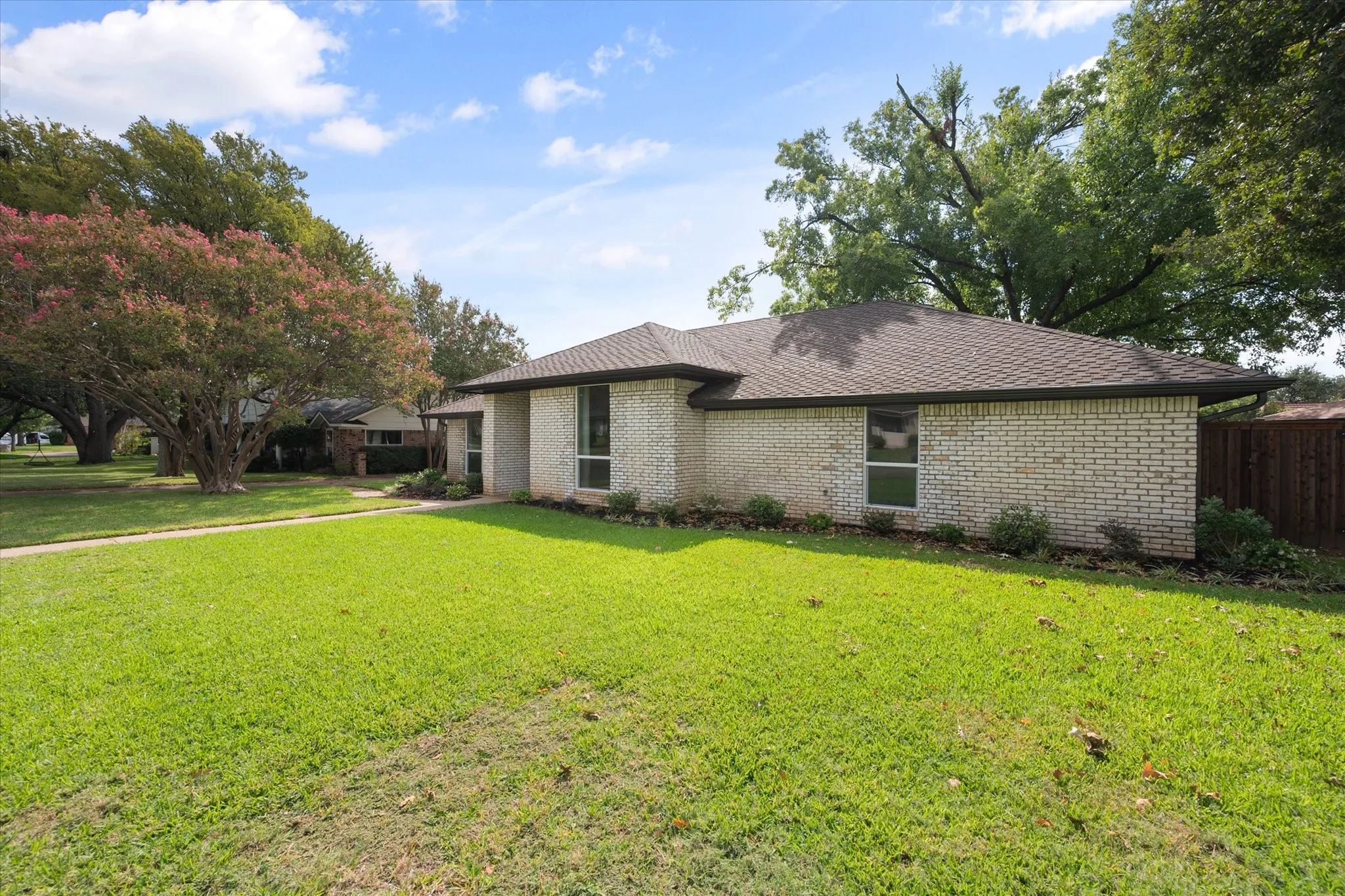 Single Family Residence For Sale in Tarrant County , 309 Quail Crest Drive, Bedford, Texas 76021, 5 Bedroom, 3 Bathroom, 2 Garage spaces, 2,248 Sqft, built in 1977, mls#21412186, Real Estate Agent in Bedford, Homes For Sale in Tarrant county, Homes For Sale in Bedford, Realtor in Bedford Texas, Real Estate Brokerage Independent Realty Texas, Luminita Cordes Realtor