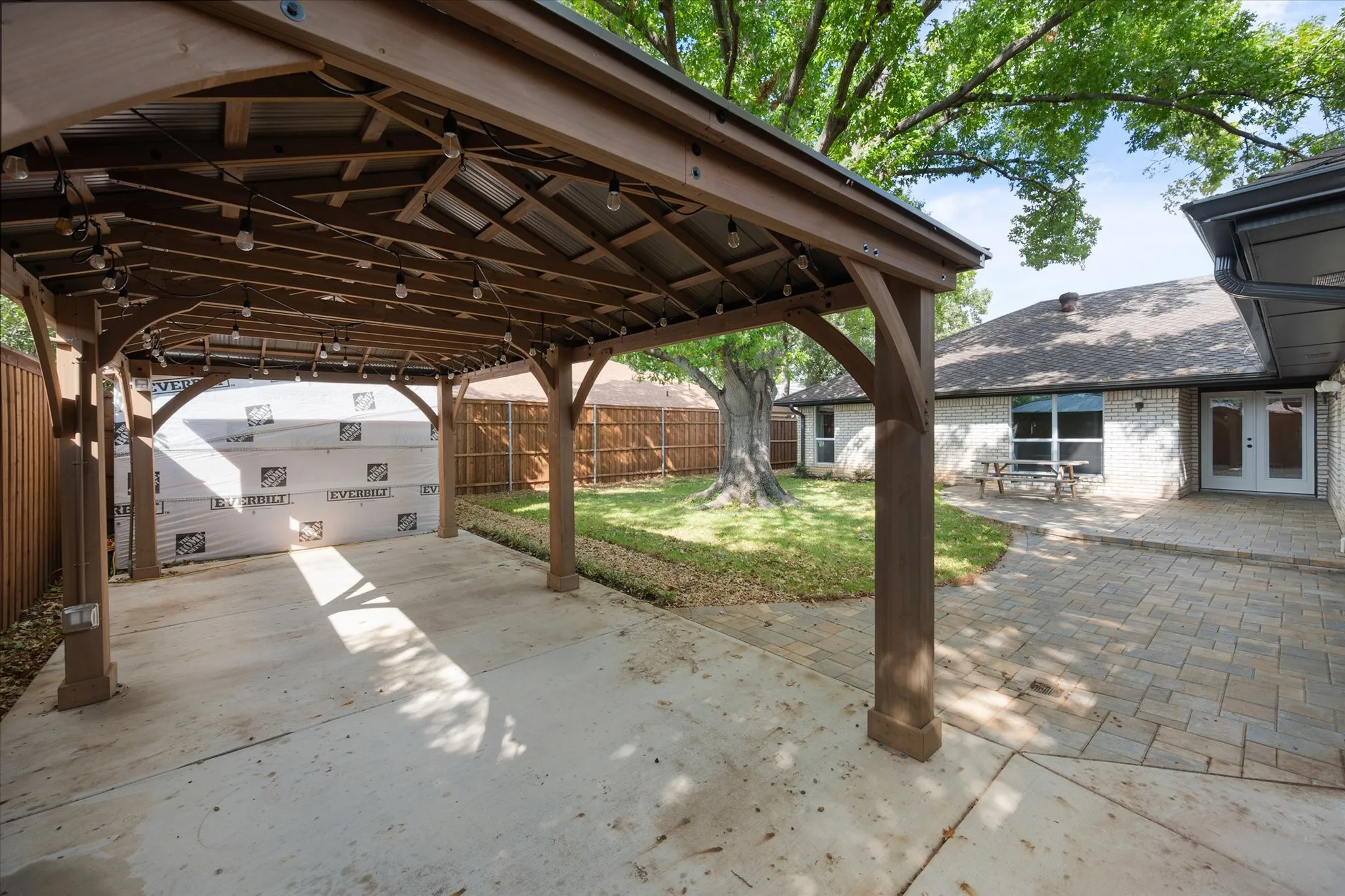 Single Family Residence For Sale in Tarrant County , 309 Quail Crest Drive, Bedford, Texas 76021, 5 Bedroom, 3 Bathroom, 2 Garage spaces, 2,248 Sqft, built in 1977, mls#21412186, Real Estate Agent in Bedford, Homes For Sale in Tarrant county, Homes For Sale in Bedford, Realtor in Bedford Texas, Real Estate Brokerage Independent Realty Texas, Luminita Cordes Realtor