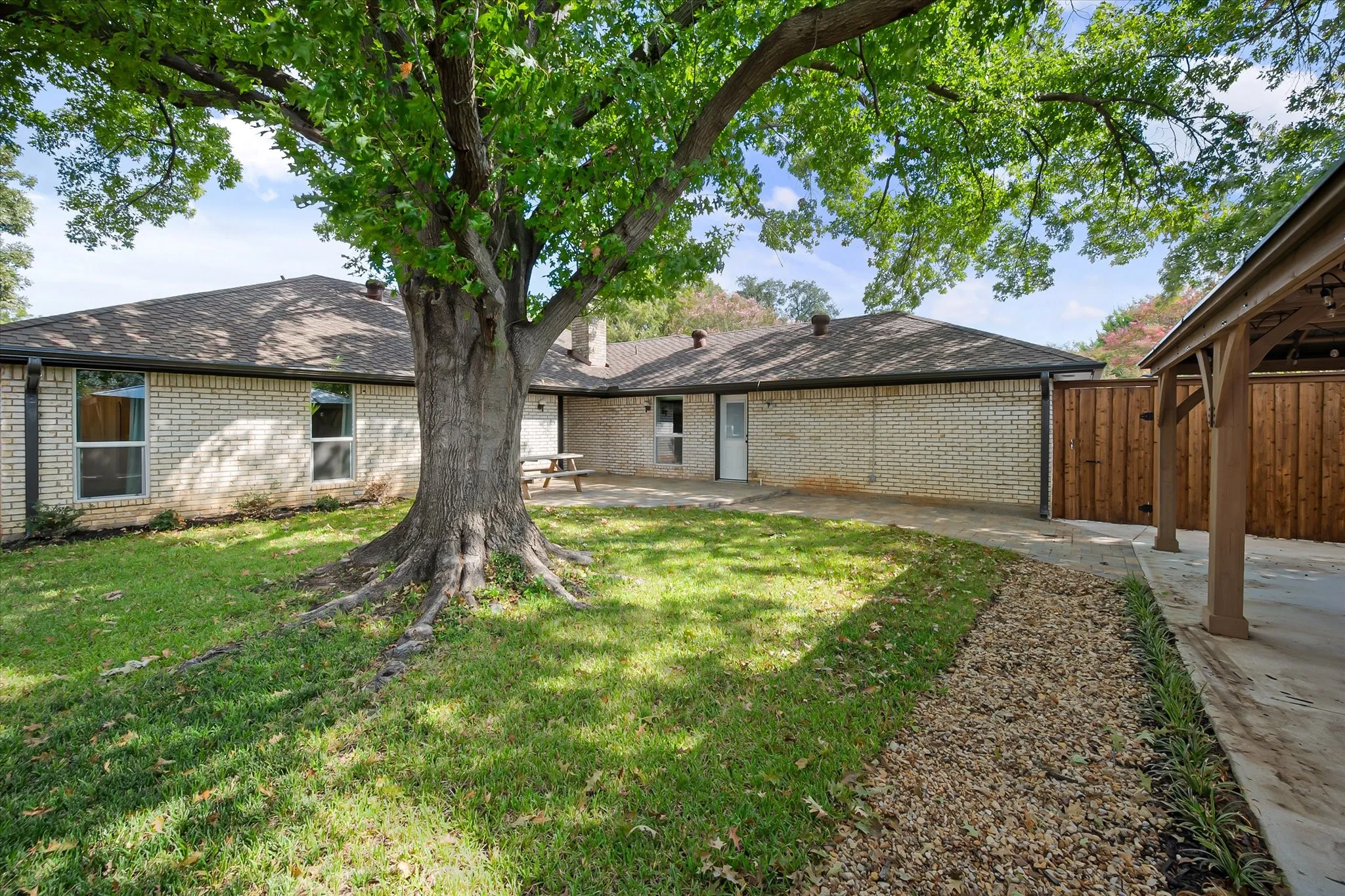 Single Family Residence For Sale in Tarrant County , 309 Quail Crest Drive, Bedford, Texas 76021, 5 Bedroom, 3 Bathroom, 2 Garage spaces, 2,248 Sqft, built in 1977, mls#21412186, Real Estate Agent in Bedford, Homes For Sale in Tarrant county, Homes For Sale in Bedford, Realtor in Bedford Texas, Real Estate Brokerage Independent Realty Texas, Luminita Cordes Realtor