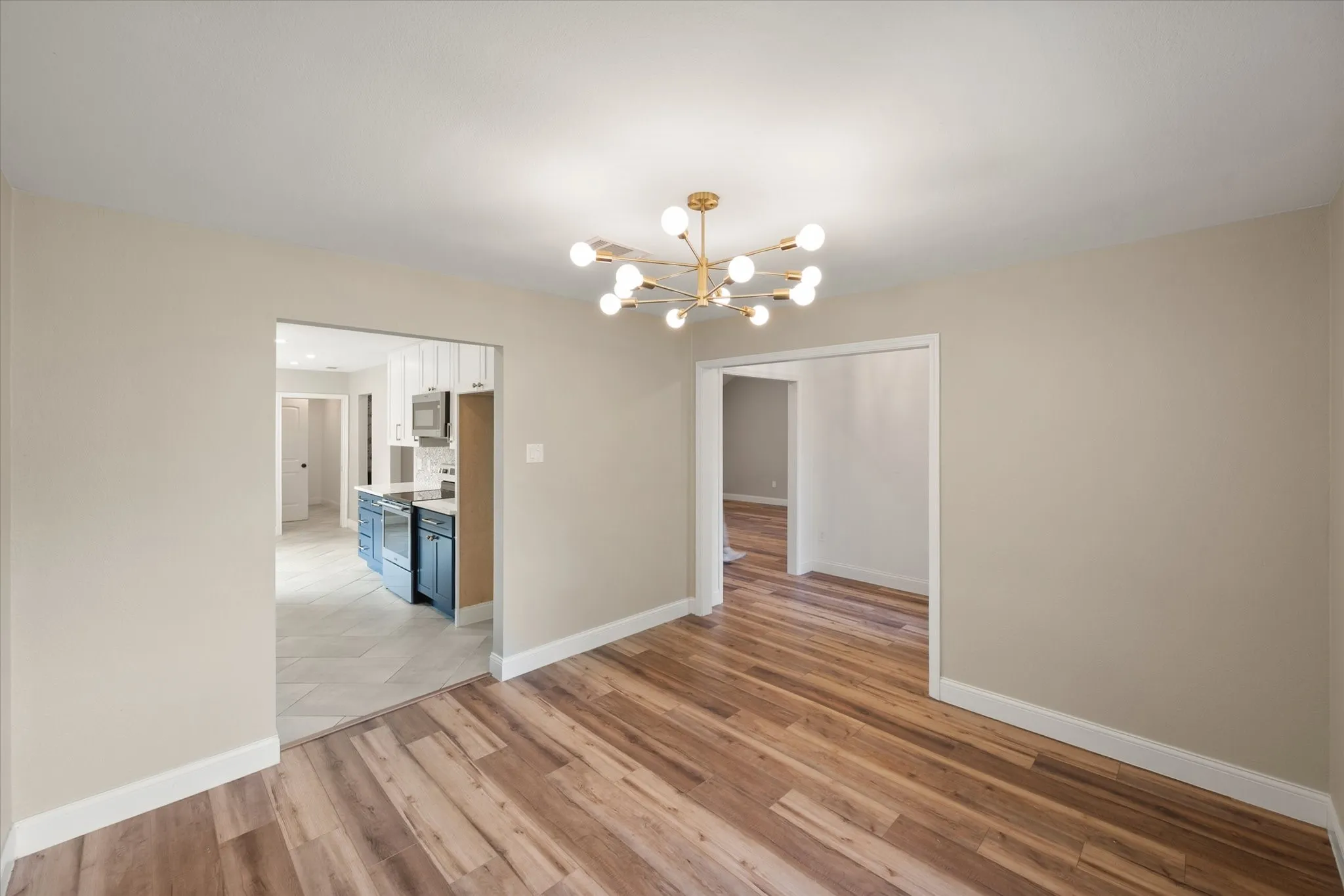 Single Family Residence For Sale in Tarrant County , 309 Quail Crest Drive, Bedford, Texas 76021, 5 Bedroom, 3 Bathroom, 2 Garage spaces, 2,248 Sqft, built in 1977, mls#21412186, Real Estate Agent in Bedford, Homes For Sale in Tarrant county, Homes For Sale in Bedford, Realtor in Bedford Texas, Real Estate Brokerage Independent Realty Texas, Luminita Cordes Realtor