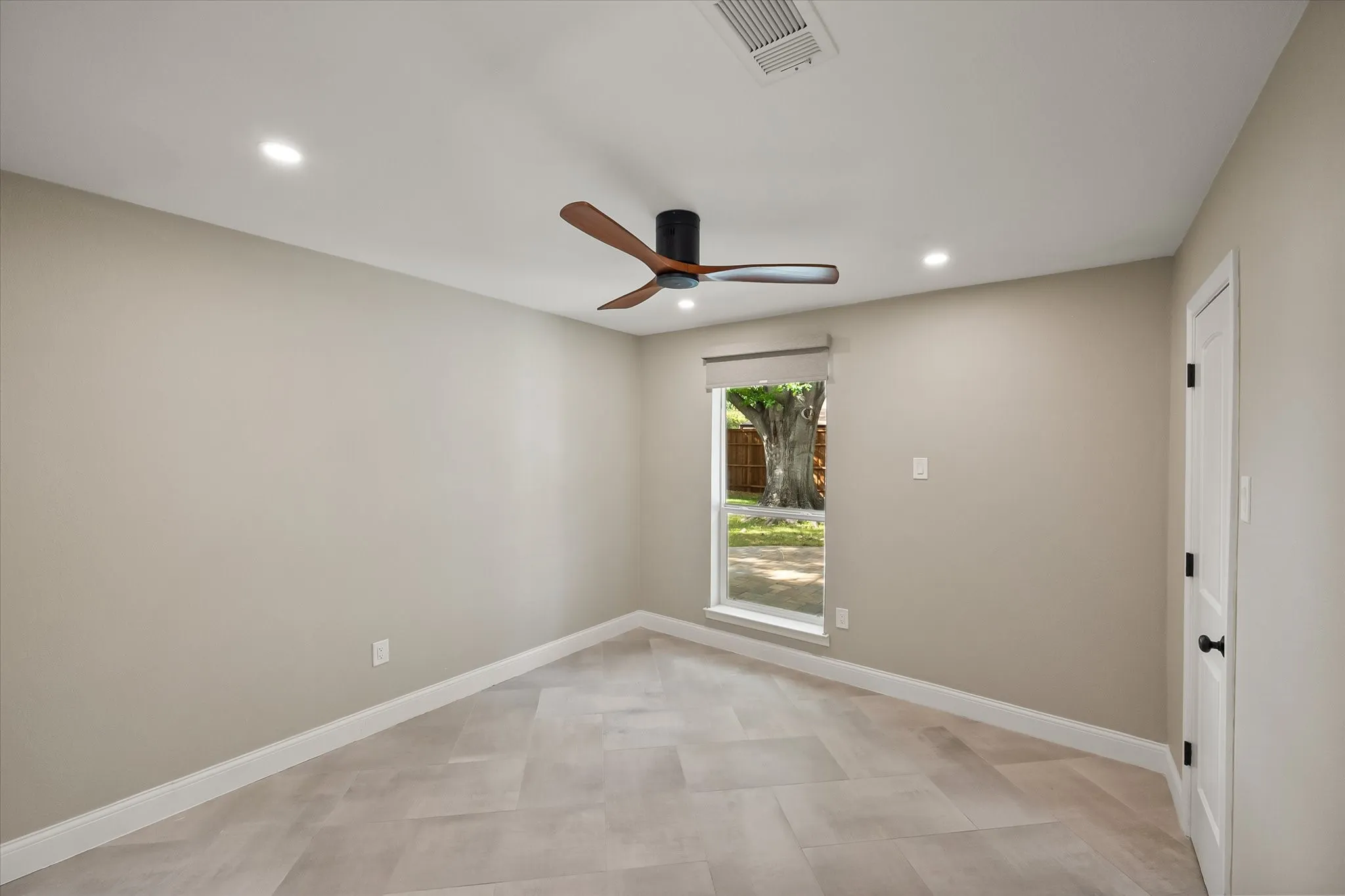 Single Family Residence For Sale in Tarrant County , 309 Quail Crest Drive, Bedford, Texas 76021, 5 Bedroom, 3 Bathroom, 2 Garage spaces, 2,248 Sqft, built in 1977, mls#21412186, Real Estate Agent in Bedford, Homes For Sale in Tarrant county, Homes For Sale in Bedford, Realtor in Bedford Texas, Real Estate Brokerage Independent Realty Texas, Luminita Cordes Realtor