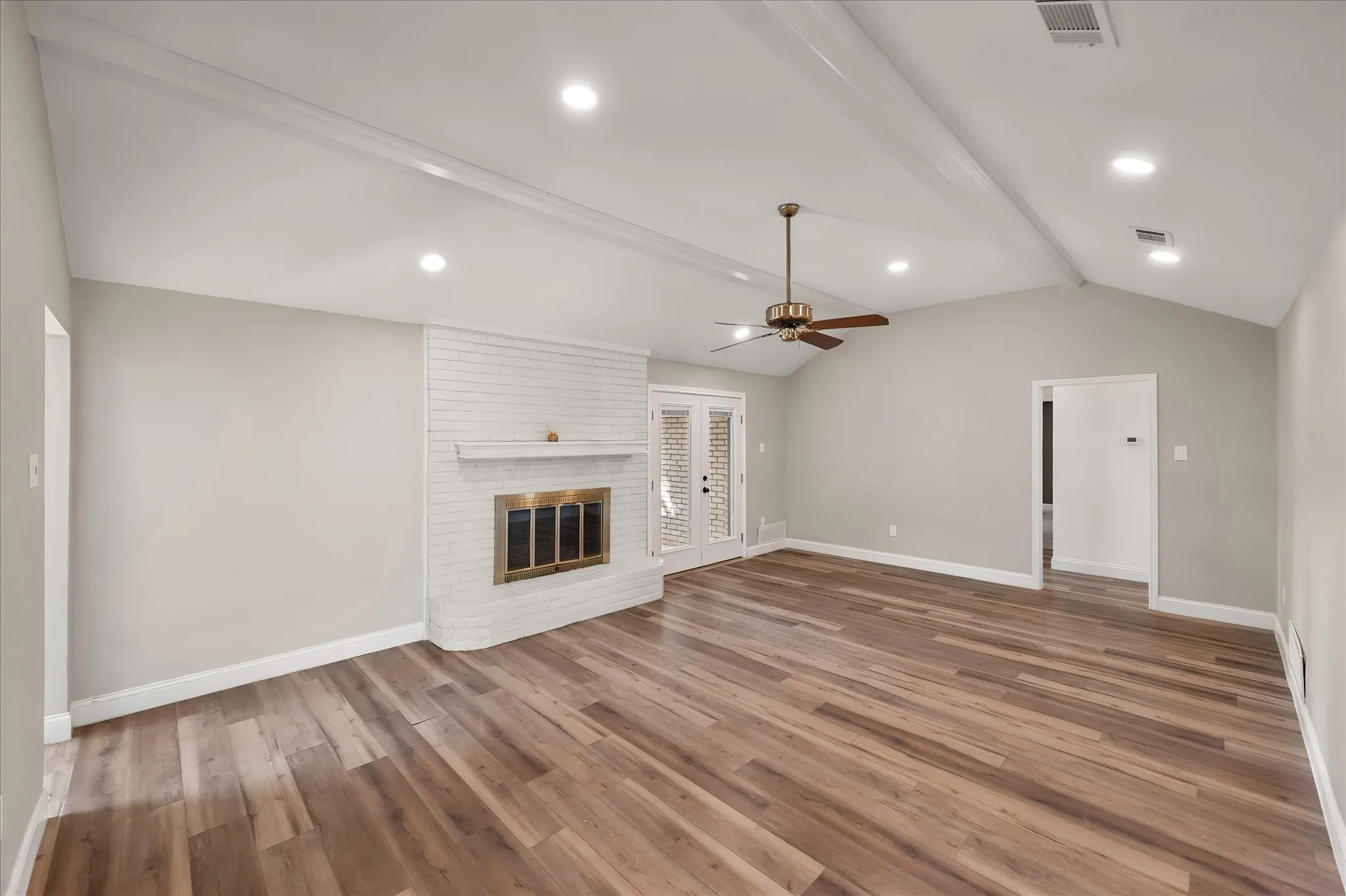 Single Family Residence For Sale in Tarrant County , 309 Quail Crest Drive, Bedford, Texas 76021, 5 Bedroom, 3 Bathroom, 2 Garage spaces, 2,248 Sqft, built in 1977, mls#21412186, Real Estate Agent in Bedford, Homes For Sale in Tarrant county, Homes For Sale in Bedford, Realtor in Bedford Texas, Real Estate Brokerage Independent Realty Texas, Luminita Cordes Realtor