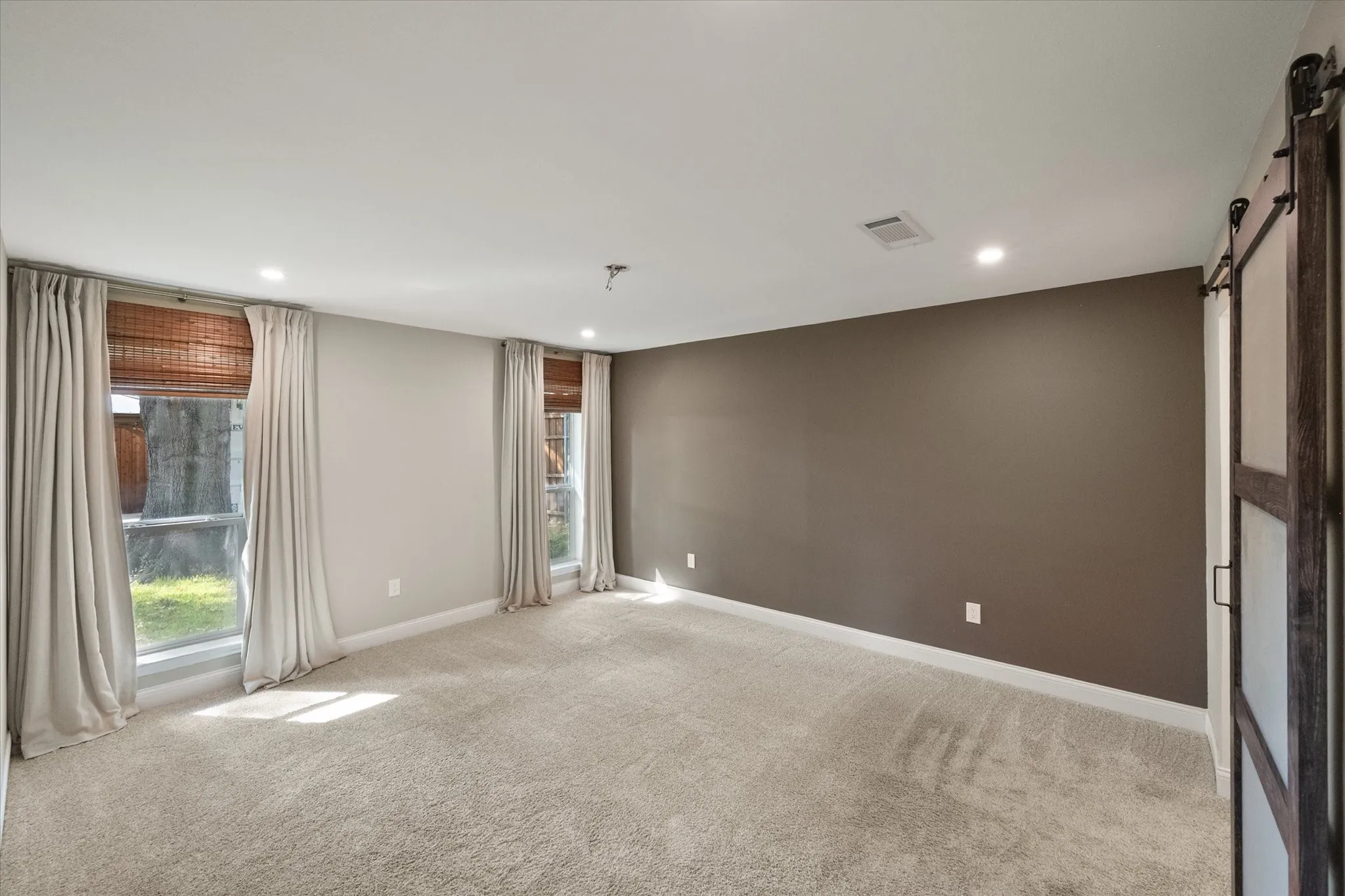 Single Family Residence For Sale in Tarrant County , 309 Quail Crest Drive, Bedford, Texas 76021, 5 Bedroom, 3 Bathroom, 2 Garage spaces, 2,248 Sqft, built in 1977, mls#21412186, Real Estate Agent in Bedford, Homes For Sale in Tarrant county, Homes For Sale in Bedford, Realtor in Bedford Texas, Real Estate Brokerage Independent Realty Texas, Luminita Cordes Realtor