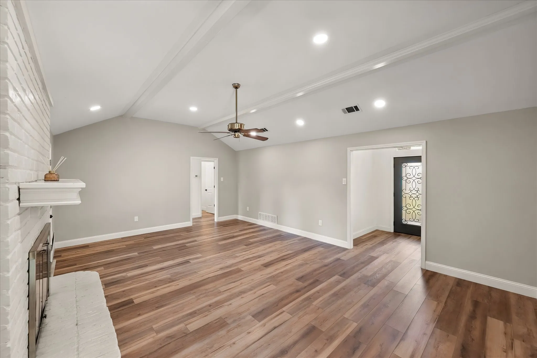 Single Family Residence For Sale in Tarrant County , 309 Quail Crest Drive, Bedford, Texas 76021, 5 Bedroom, 3 Bathroom, 2 Garage spaces, 2,248 Sqft, built in 1977, mls#21412186, Real Estate Agent in Bedford, Homes For Sale in Tarrant county, Homes For Sale in Bedford, Realtor in Bedford Texas, Real Estate Brokerage Independent Realty Texas, Luminita Cordes Realtor