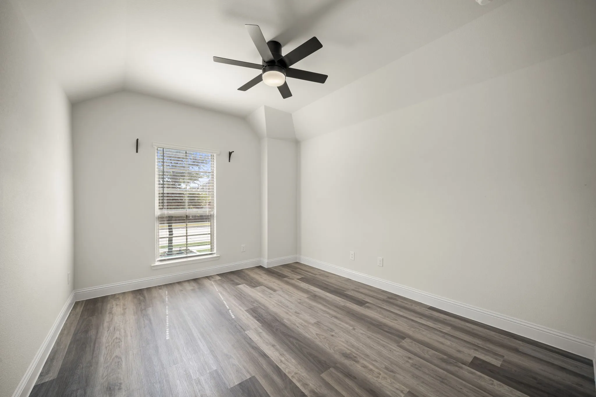 Single Family Residence For Sale in Denton County , 2980 Clearwater Drive, Prosper, Texas 75078, 5 Bedroom, 4 Bathroom, 3 Garage spaces, 2,818 Sqft, built in 2021, mls#21412267, Real Estate Agent in Prosper, Homes For Sale in Denton county, Homes For Sale in Prosper, Realtor in Prosper Texas, Real Estate Brokerage Independent Realty Texas, Luminita Cordes Realtor