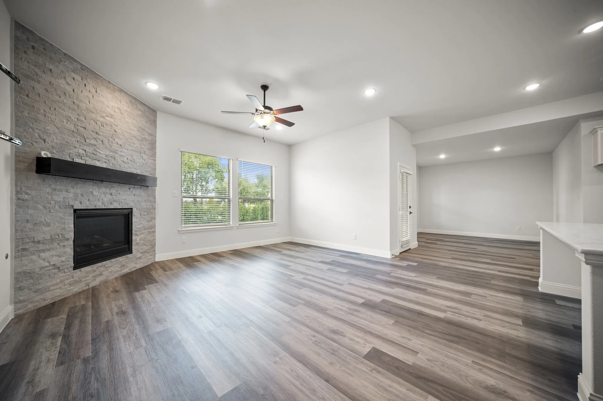 Single Family Residence For Sale in Denton County , 2980 Clearwater Drive, Prosper, Texas 75078, 5 Bedroom, 4 Bathroom, 3 Garage spaces, 2,818 Sqft, built in 2021, mls#21412267, Real Estate Agent in Prosper, Homes For Sale in Denton county, Homes For Sale in Prosper, Realtor in Prosper Texas, Real Estate Brokerage Independent Realty Texas, Luminita Cordes Realtor