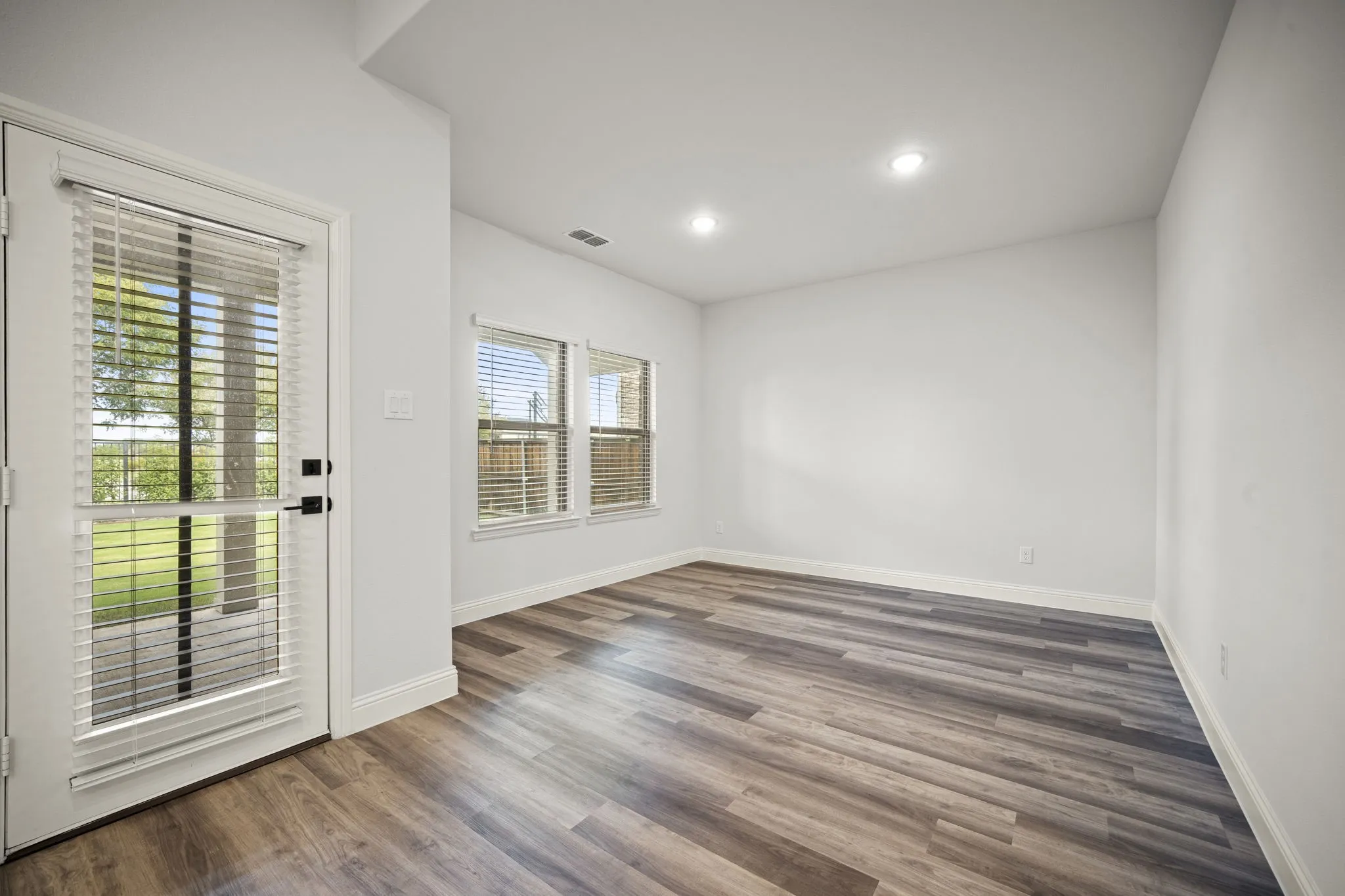 Single Family Residence For Sale in Denton County , 2980 Clearwater Drive, Prosper, Texas 75078, 5 Bedroom, 4 Bathroom, 3 Garage spaces, 2,818 Sqft, built in 2021, mls#21412267, Real Estate Agent in Prosper, Homes For Sale in Denton county, Homes For Sale in Prosper, Realtor in Prosper Texas, Real Estate Brokerage Independent Realty Texas, Luminita Cordes Realtor