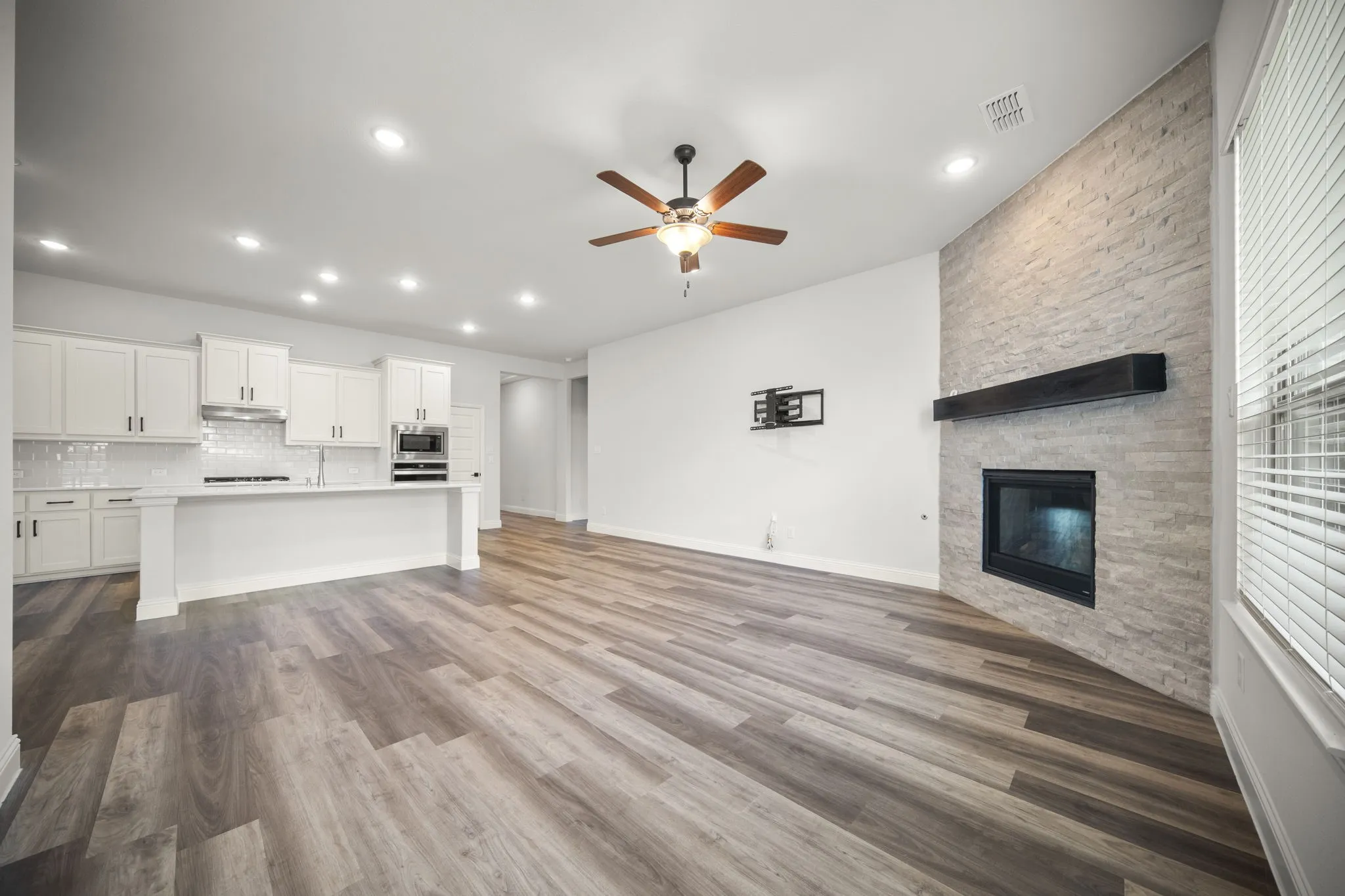 Single Family Residence For Sale in Denton County , 2980 Clearwater Drive, Prosper, Texas 75078, 5 Bedroom, 4 Bathroom, 3 Garage spaces, 2,818 Sqft, built in 2021, mls#21412267, Real Estate Agent in Prosper, Homes For Sale in Denton county, Homes For Sale in Prosper, Realtor in Prosper Texas, Real Estate Brokerage Independent Realty Texas, Luminita Cordes Realtor