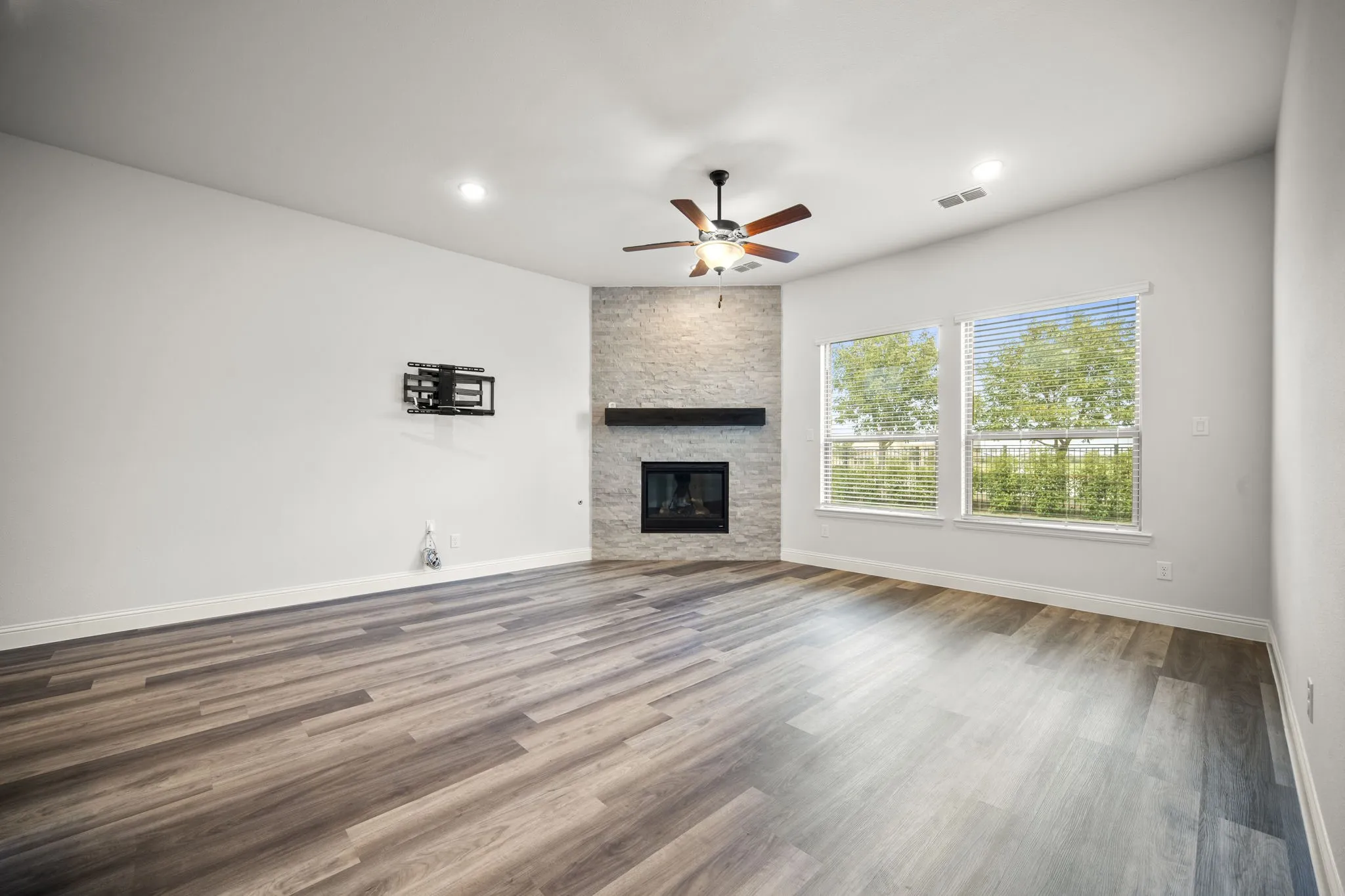 Single Family Residence For Sale in Denton County , 2980 Clearwater Drive, Prosper, Texas 75078, 5 Bedroom, 4 Bathroom, 3 Garage spaces, 2,818 Sqft, built in 2021, mls#21412267, Real Estate Agent in Prosper, Homes For Sale in Denton county, Homes For Sale in Prosper, Realtor in Prosper Texas, Real Estate Brokerage Independent Realty Texas, Luminita Cordes Realtor