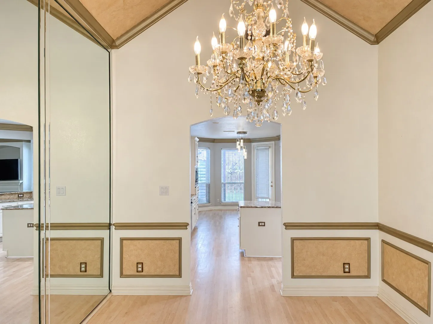 Single Family Residence For Sale in Denton County , 3832 Leon Drive, Carrollton, Texas 75010, 4 Bedroom, 4 Bathroom, 2 Garage spaces, 3,578 Sqft, built in 1998, mls#21410627, Real Estate Agent in Carrollton, Homes For Sale in Denton county, Homes For Sale in Carrollton, Realtor in Carrollton Texas, Real Estate Brokerage Independent Realty Texas, Luminita Cordes Realtor