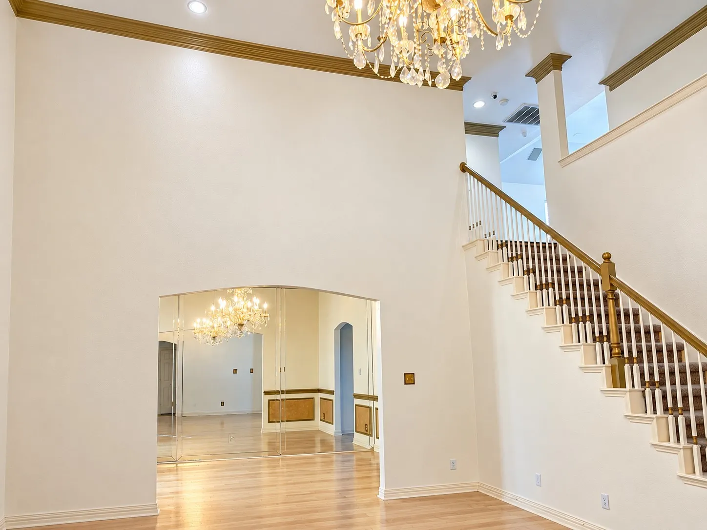Single Family Residence For Sale in Denton County , 3832 Leon Drive, Carrollton, Texas 75010, 4 Bedroom, 4 Bathroom, 2 Garage spaces, 3,578 Sqft, built in 1998, mls#21410627, Real Estate Agent in Carrollton, Homes For Sale in Denton county, Homes For Sale in Carrollton, Realtor in Carrollton Texas, Real Estate Brokerage Independent Realty Texas, Luminita Cordes Realtor