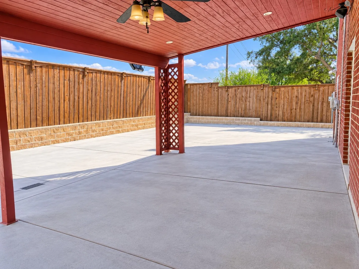 Single Family Residence For Sale in Denton County , 3832 Leon Drive, Carrollton, Texas 75010, 4 Bedroom, 4 Bathroom, 2 Garage spaces, 3,578 Sqft, built in 1998, mls#21410627, Real Estate Agent in Carrollton, Homes For Sale in Denton county, Homes For Sale in Carrollton, Realtor in Carrollton Texas, Real Estate Brokerage Independent Realty Texas, Luminita Cordes Realtor