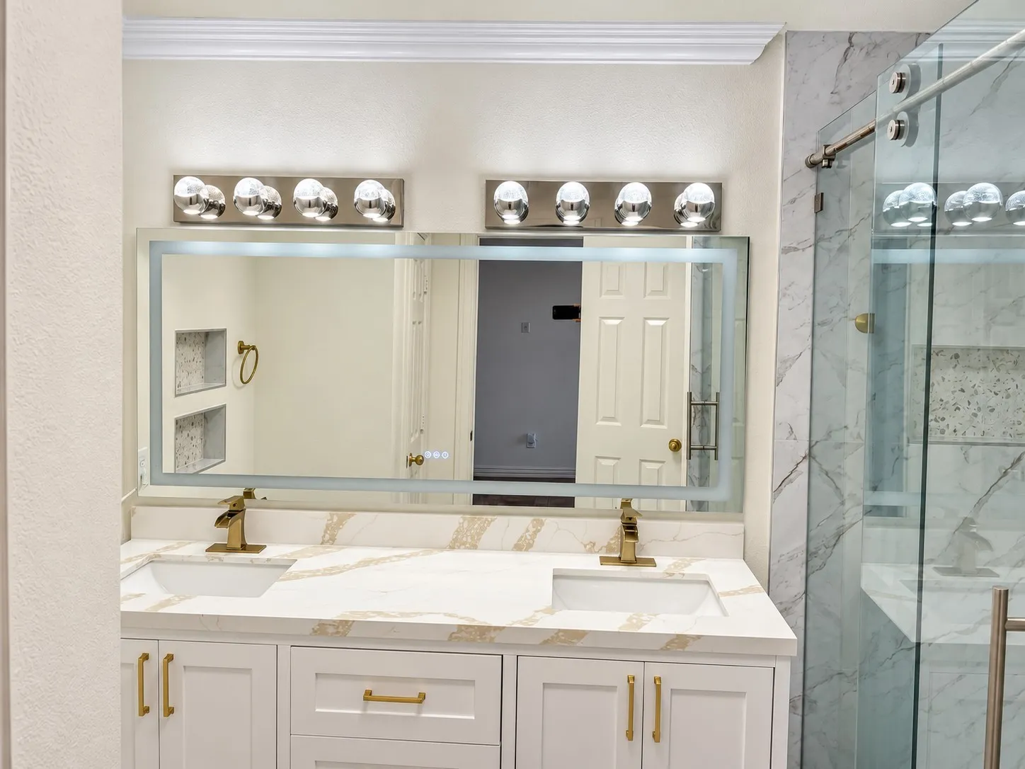 Single Family Residence For Sale in Denton County , 3832 Leon Drive, Carrollton, Texas 75010, 4 Bedroom, 4 Bathroom, 2 Garage spaces, 3,578 Sqft, built in 1998, mls#21410627, Real Estate Agent in Carrollton, Homes For Sale in Denton county, Homes For Sale in Carrollton, Realtor in Carrollton Texas, Real Estate Brokerage Independent Realty Texas, Luminita Cordes Realtor