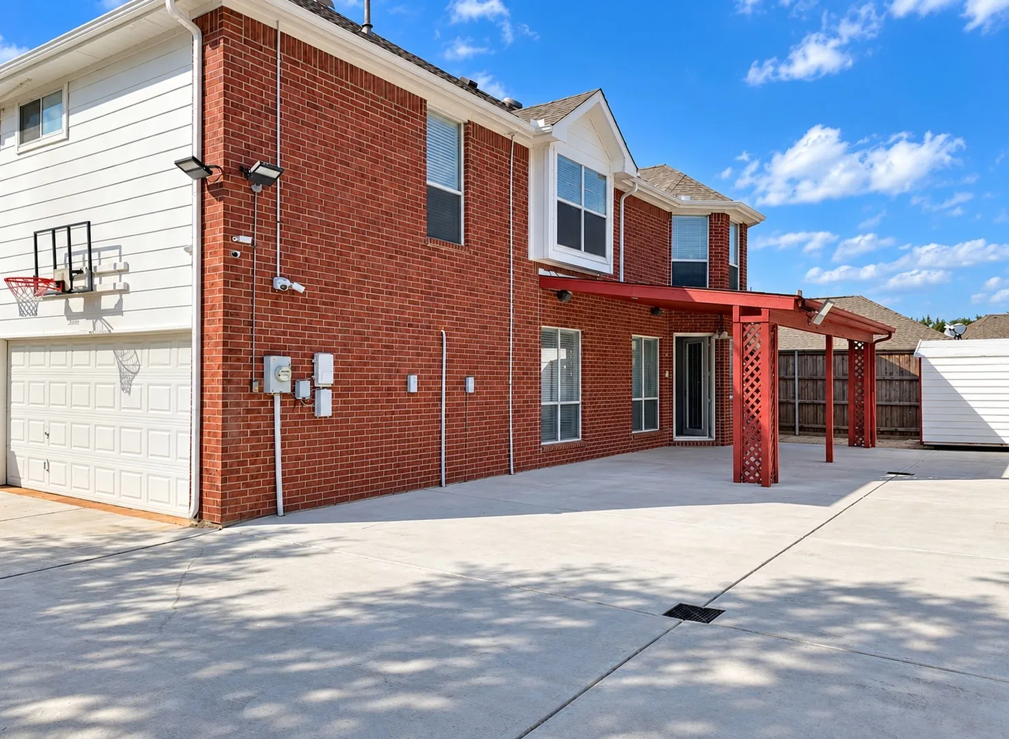 Single Family Residence For Sale in Denton County , 3832 Leon Drive, Carrollton, Texas 75010, 4 Bedroom, 4 Bathroom, 2 Garage spaces, 3,578 Sqft, built in 1998, mls#21410627, Real Estate Agent in Carrollton, Homes For Sale in Denton county, Homes For Sale in Carrollton, Realtor in Carrollton Texas, Real Estate Brokerage Independent Realty Texas, Luminita Cordes Realtor