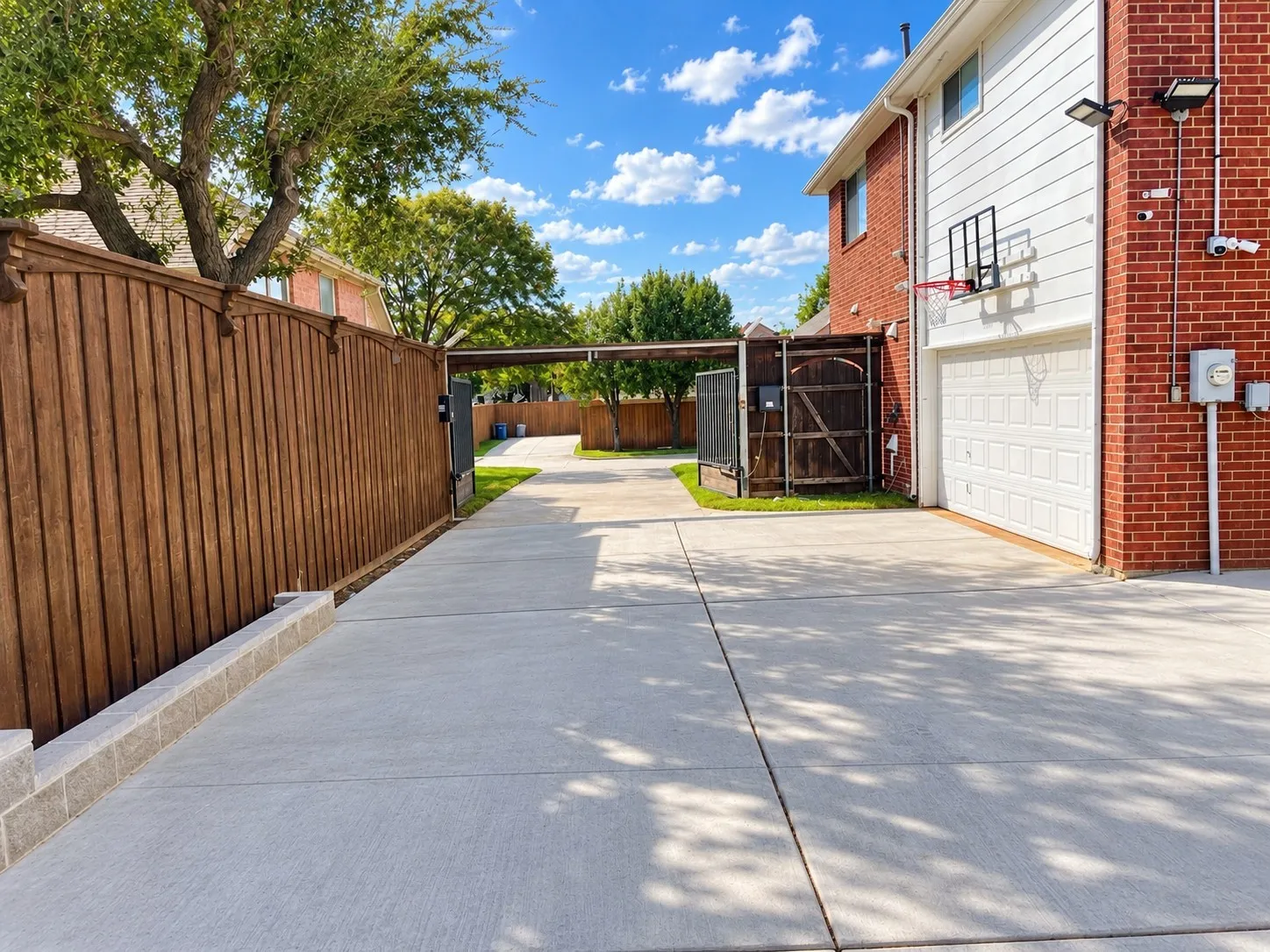 Single Family Residence For Sale in Denton County , 3832 Leon Drive, Carrollton, Texas 75010, 4 Bedroom, 4 Bathroom, 2 Garage spaces, 3,578 Sqft, built in 1998, mls#21410627, Real Estate Agent in Carrollton, Homes For Sale in Denton county, Homes For Sale in Carrollton, Realtor in Carrollton Texas, Real Estate Brokerage Independent Realty Texas, Luminita Cordes Realtor