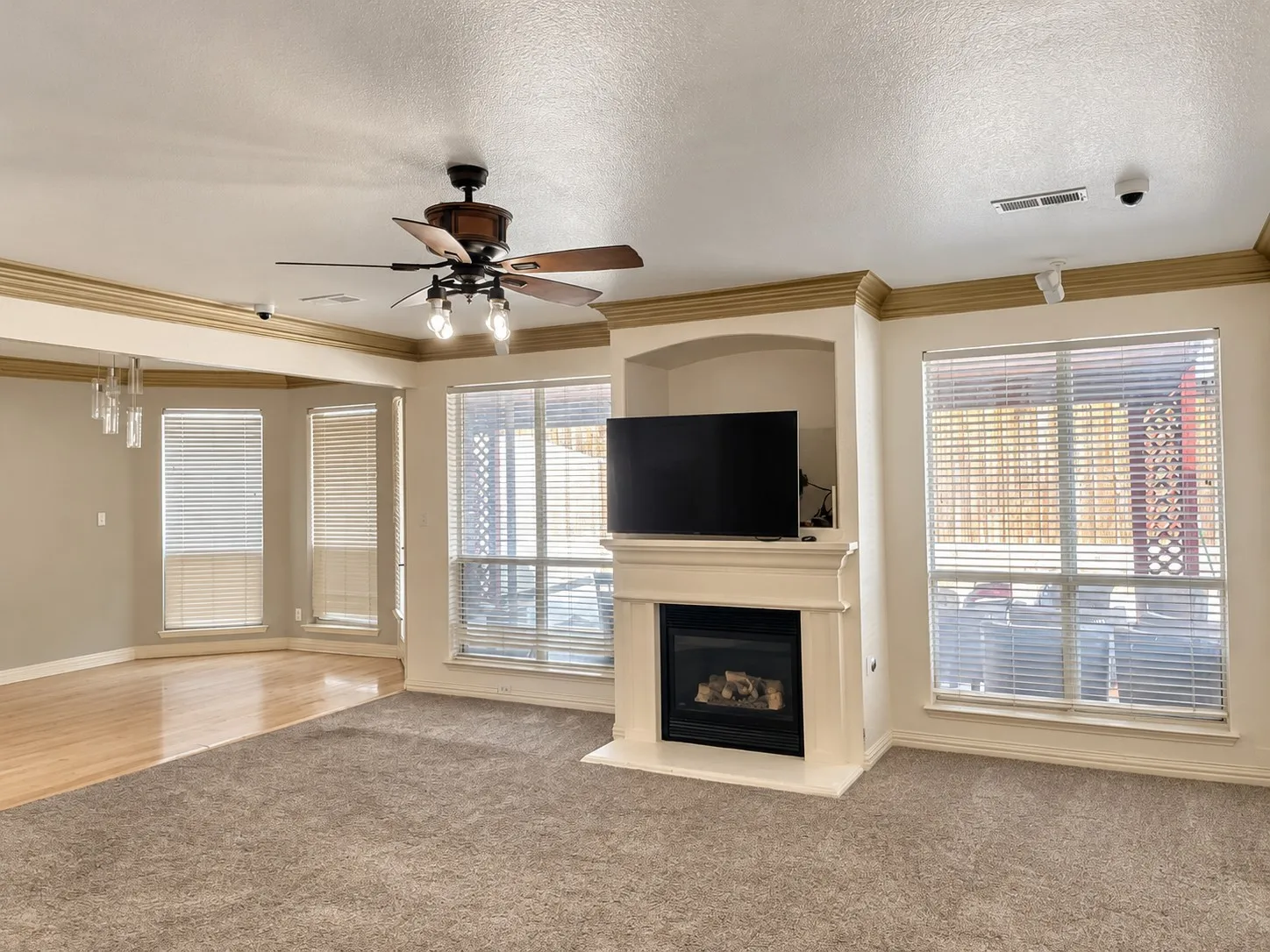 Single Family Residence For Sale in Denton County , 3832 Leon Drive, Carrollton, Texas 75010, 4 Bedroom, 4 Bathroom, 2 Garage spaces, 3,578 Sqft, built in 1998, mls#21410627, Real Estate Agent in Carrollton, Homes For Sale in Denton county, Homes For Sale in Carrollton, Realtor in Carrollton Texas, Real Estate Brokerage Independent Realty Texas, Luminita Cordes Realtor