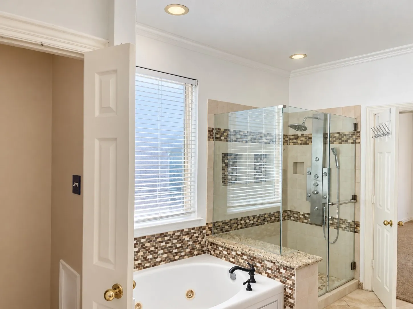 Single Family Residence For Sale in Denton County , 3832 Leon Drive, Carrollton, Texas 75010, 4 Bedroom, 4 Bathroom, 2 Garage spaces, 3,578 Sqft, built in 1998, mls#21410627, Real Estate Agent in Carrollton, Homes For Sale in Denton county, Homes For Sale in Carrollton, Realtor in Carrollton Texas, Real Estate Brokerage Independent Realty Texas, Luminita Cordes Realtor