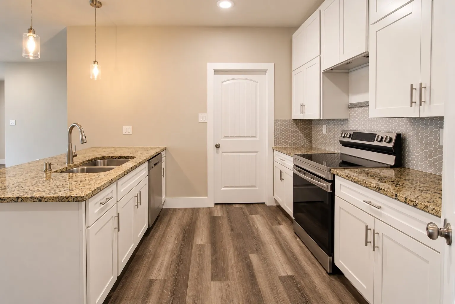 Single Family Residence For Sale in Ellis County , 600 N Garrett Avenue, Garrett, Texas 75119, 3 Bedroom, 2 Bathroom, 2 Garage spaces, 1,530 Sqft, built in 2022, mls#21393075, Real Estate Agent in Garrett, Homes For Sale in Ellis county, Homes For Sale in Garrett, Realtor in Garrett Texas, Real Estate Brokerage Independent Realty Texas, Luminita Cordes Realtor
