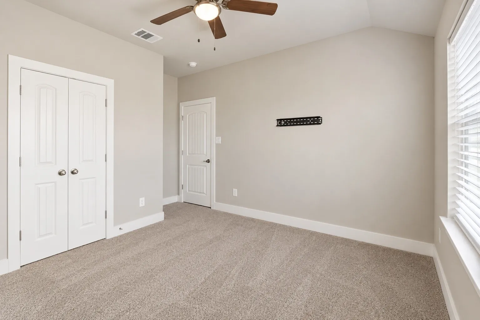 Single Family Residence For Sale in Ellis County , 600 N Garrett Avenue, Garrett, Texas 75119, 3 Bedroom, 2 Bathroom, 2 Garage spaces, 1,530 Sqft, built in 2022, mls#21393075, Real Estate Agent in Garrett, Homes For Sale in Ellis county, Homes For Sale in Garrett, Realtor in Garrett Texas, Real Estate Brokerage Independent Realty Texas, Luminita Cordes Realtor