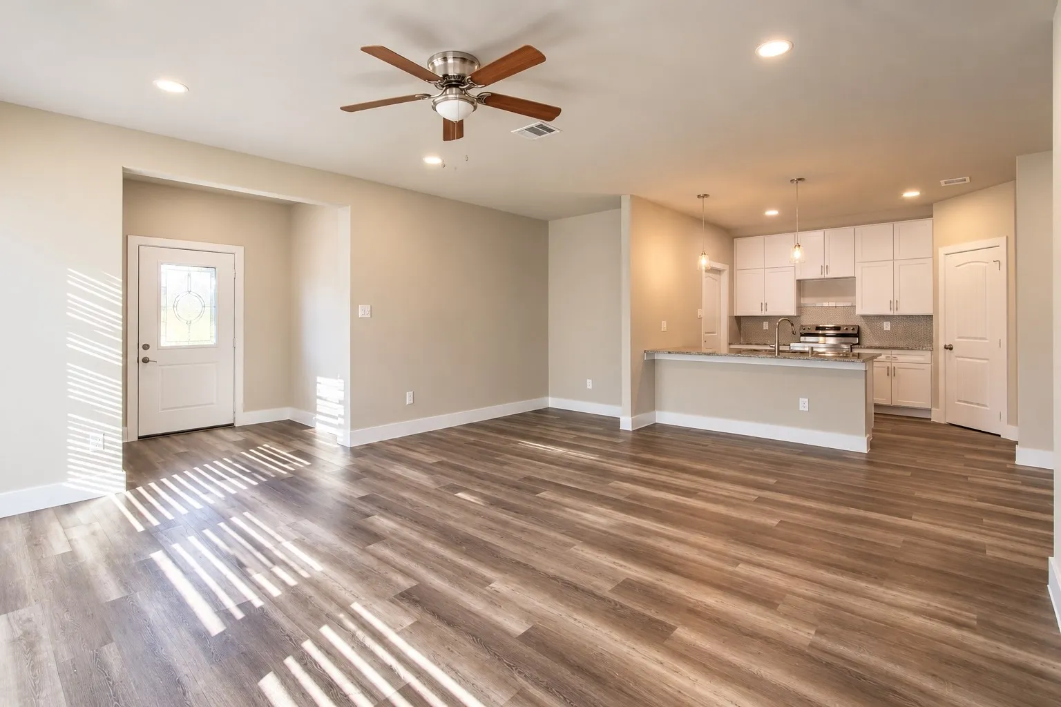 Single Family Residence For Sale in Ellis County , 600 N Garrett Avenue, Garrett, Texas 75119, 3 Bedroom, 2 Bathroom, 2 Garage spaces, 1,530 Sqft, built in 2022, mls#21393075, Real Estate Agent in Garrett, Homes For Sale in Ellis county, Homes For Sale in Garrett, Realtor in Garrett Texas, Real Estate Brokerage Independent Realty Texas, Luminita Cordes Realtor