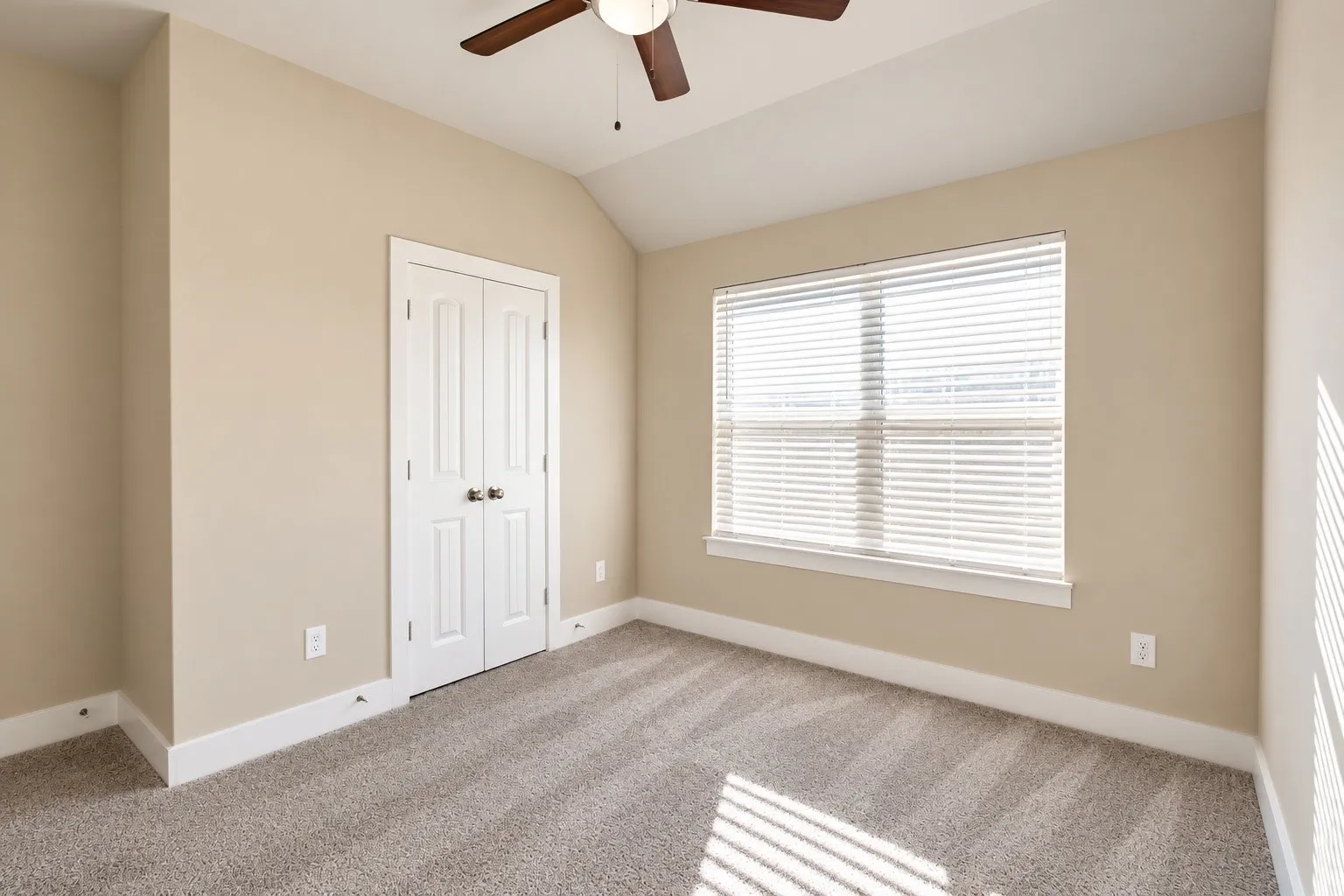 Single Family Residence For Sale in Ellis County , 600 N Garrett Avenue, Garrett, Texas 75119, 3 Bedroom, 2 Bathroom, 2 Garage spaces, 1,530 Sqft, built in 2022, mls#21393075, Real Estate Agent in Garrett, Homes For Sale in Ellis county, Homes For Sale in Garrett, Realtor in Garrett Texas, Real Estate Brokerage Independent Realty Texas, Luminita Cordes Realtor