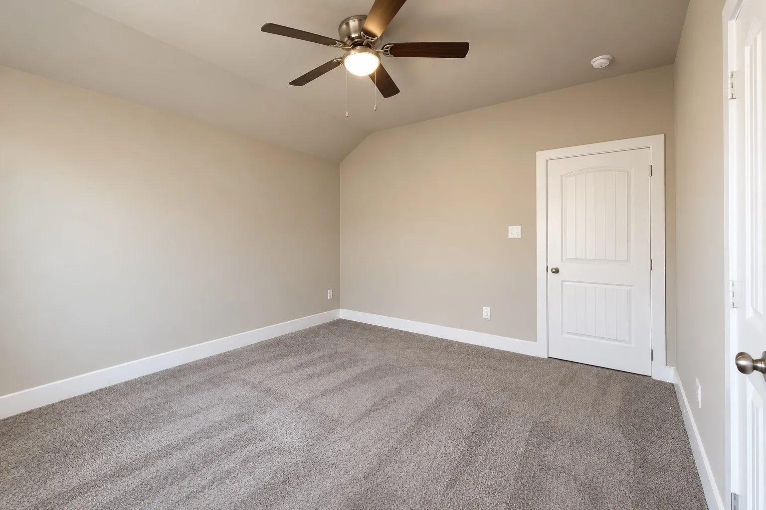 Single Family Residence For Sale in Ellis County , 600 N Garrett Avenue, Garrett, Texas 75119, 3 Bedroom, 2 Bathroom, 2 Garage spaces, 1,530 Sqft, built in 2022, mls#21393075, Real Estate Agent in Garrett, Homes For Sale in Ellis county, Homes For Sale in Garrett, Realtor in Garrett Texas, Real Estate Brokerage Independent Realty Texas, Luminita Cordes Realtor