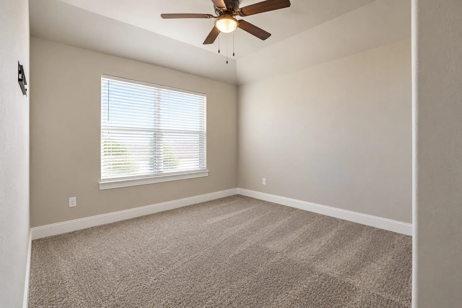 Single Family Residence For Sale in Ellis County , 600 N Garrett Avenue, Garrett, Texas 75119, 3 Bedroom, 2 Bathroom, 2 Garage spaces, 1,530 Sqft, built in 2022, mls#21393075, Real Estate Agent in Garrett, Homes For Sale in Ellis county, Homes For Sale in Garrett, Realtor in Garrett Texas, Real Estate Brokerage Independent Realty Texas, Luminita Cordes Realtor