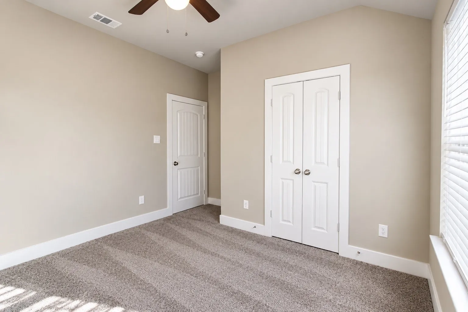 Single Family Residence For Sale in Ellis County , 600 N Garrett Avenue, Garrett, Texas 75119, 3 Bedroom, 2 Bathroom, 2 Garage spaces, 1,530 Sqft, built in 2022, mls#21393075, Real Estate Agent in Garrett, Homes For Sale in Ellis county, Homes For Sale in Garrett, Realtor in Garrett Texas, Real Estate Brokerage Independent Realty Texas, Luminita Cordes Realtor