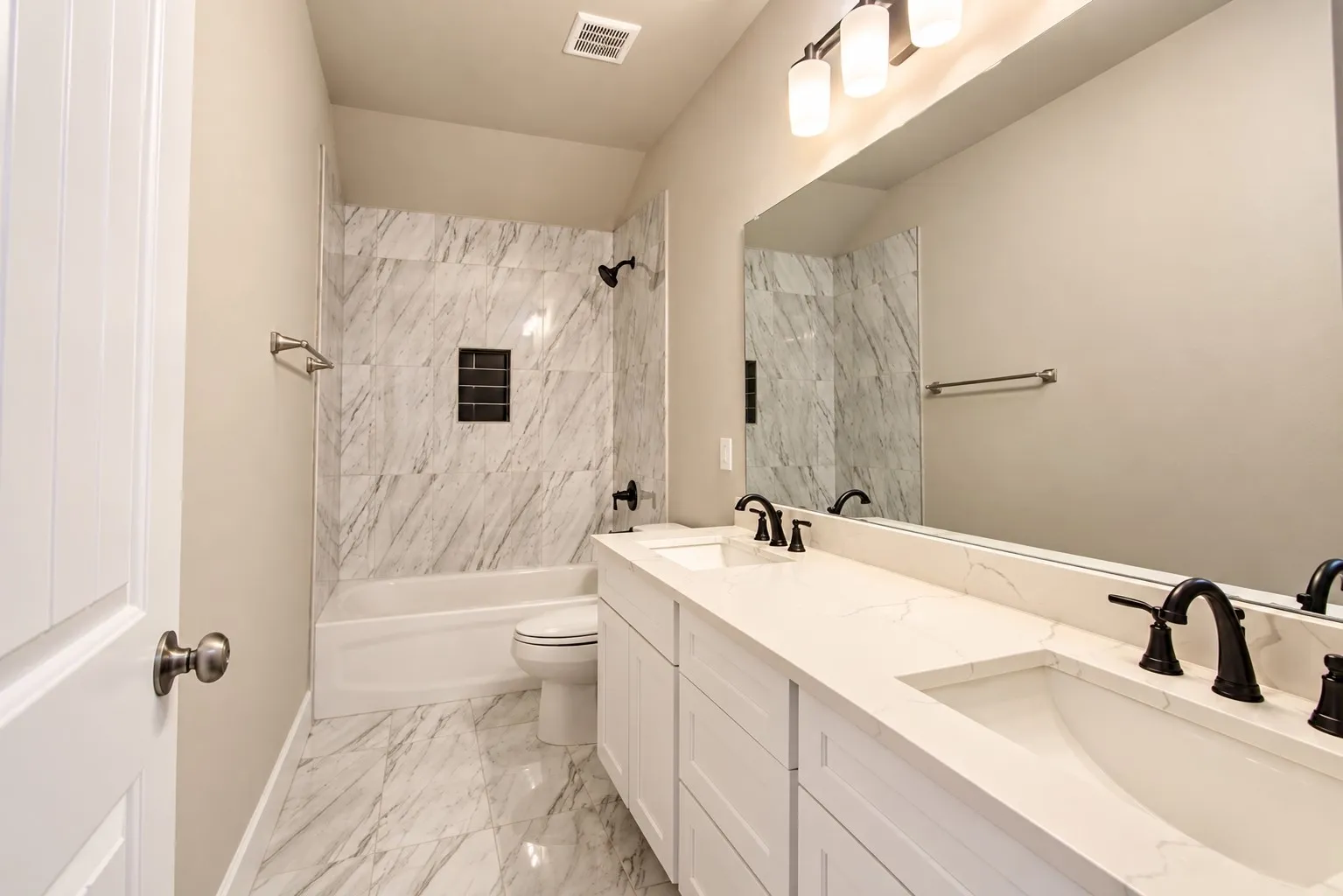 Single Family Residence For Sale in Ellis County , 600 N Garrett Avenue, Garrett, Texas 75119, 3 Bedroom, 2 Bathroom, 2 Garage spaces, 1,530 Sqft, built in 2022, mls#21393075, Real Estate Agent in Garrett, Homes For Sale in Ellis county, Homes For Sale in Garrett, Realtor in Garrett Texas, Real Estate Brokerage Independent Realty Texas, Luminita Cordes Realtor
