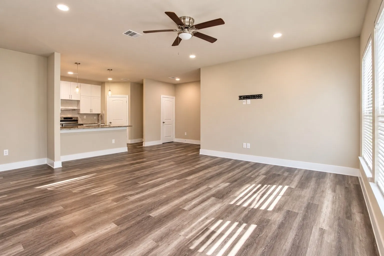 Single Family Residence For Sale in Ellis County , 600 N Garrett Avenue, Garrett, Texas 75119, 3 Bedroom, 2 Bathroom, 2 Garage spaces, 1,530 Sqft, built in 2022, mls#21393075, Real Estate Agent in Garrett, Homes For Sale in Ellis county, Homes For Sale in Garrett, Realtor in Garrett Texas, Real Estate Brokerage Independent Realty Texas, Luminita Cordes Realtor