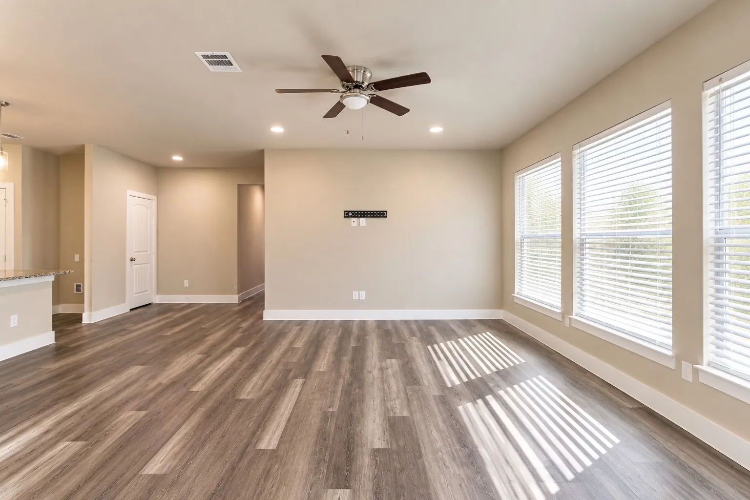 Single Family Residence For Sale in Ellis County , 600 N Garrett Avenue, Garrett, Texas 75119, 3 Bedroom, 2 Bathroom, 2 Garage spaces, 1,530 Sqft, built in 2022, mls#21393075, Real Estate Agent in Garrett, Homes For Sale in Ellis county, Homes For Sale in Garrett, Realtor in Garrett Texas, Real Estate Brokerage Independent Realty Texas, Luminita Cordes Realtor