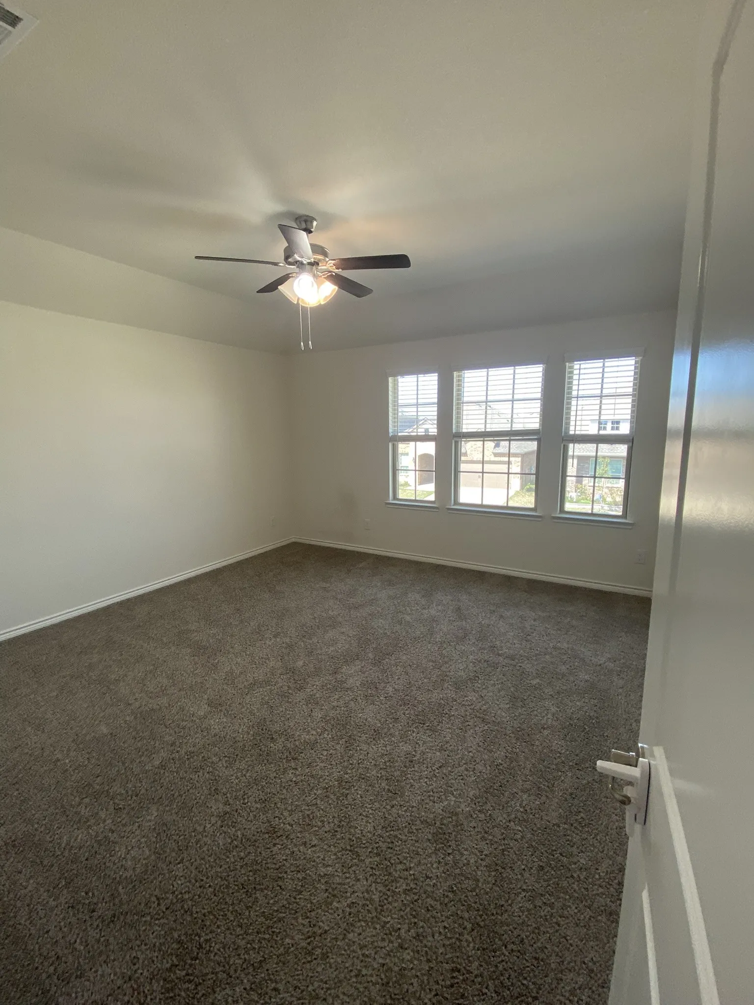 Single Family Residence For Rent in Denton County , 10528 Breezeway Drive, Aubrey, Texas 76227, 5 Bedroom, 4 Bathroom, 4 Garage spaces, 3,365 Sqft, built in 2023, mls#21412309, Real Estate Agent in Aubrey, Homes For Rent in Denton county, Homes For Rent in Aubrey, Realtor in Aubrey Texas, Real Estate Brokerage Independent Realty Texas, Luminita Cordes Realtor