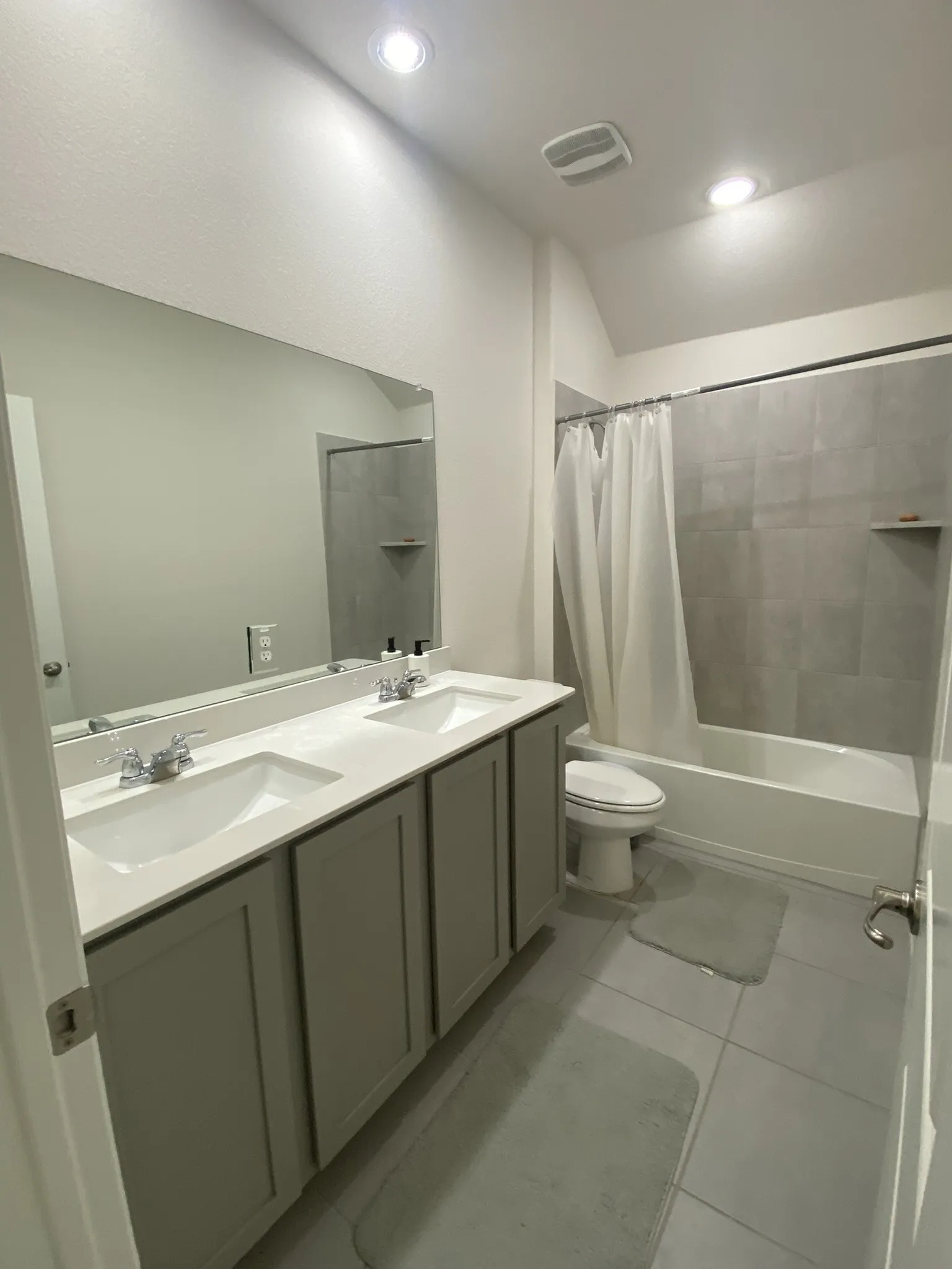 Single Family Residence For Rent in Denton County , 10528 Breezeway Drive, Aubrey, Texas 76227, 5 Bedroom, 4 Bathroom, 4 Garage spaces, 3,365 Sqft, built in 2023, mls#21412309, Real Estate Agent in Aubrey, Homes For Rent in Denton county, Homes For Rent in Aubrey, Realtor in Aubrey Texas, Real Estate Brokerage Independent Realty Texas, Luminita Cordes Realtor