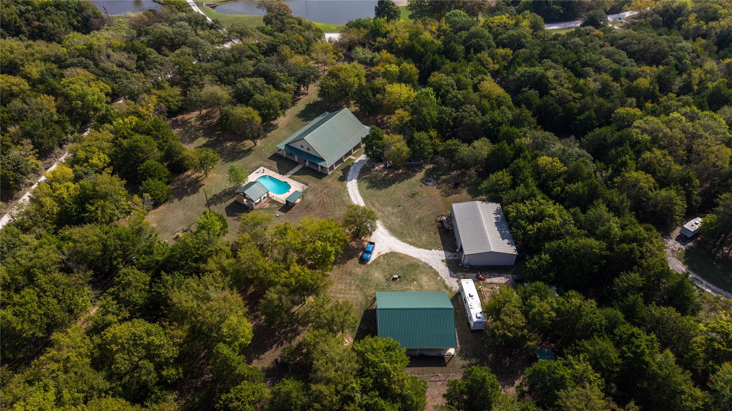 Single Family Residence For Sale in Cooke County , 464 Oak Hill Road, Valley View, Texas 76272, 8 Bedroom, 6 Bathroom, 6 Garage spaces, 4,795 Sqft, built in 2012, mls#21411750, Real Estate Agent in Valley View, Homes For Sale in Cooke county, Homes For Sale in Valley View, Realtor in Valley View Texas, Real Estate Brokerage Independent Realty Texas, Luminita Cordes Realtor