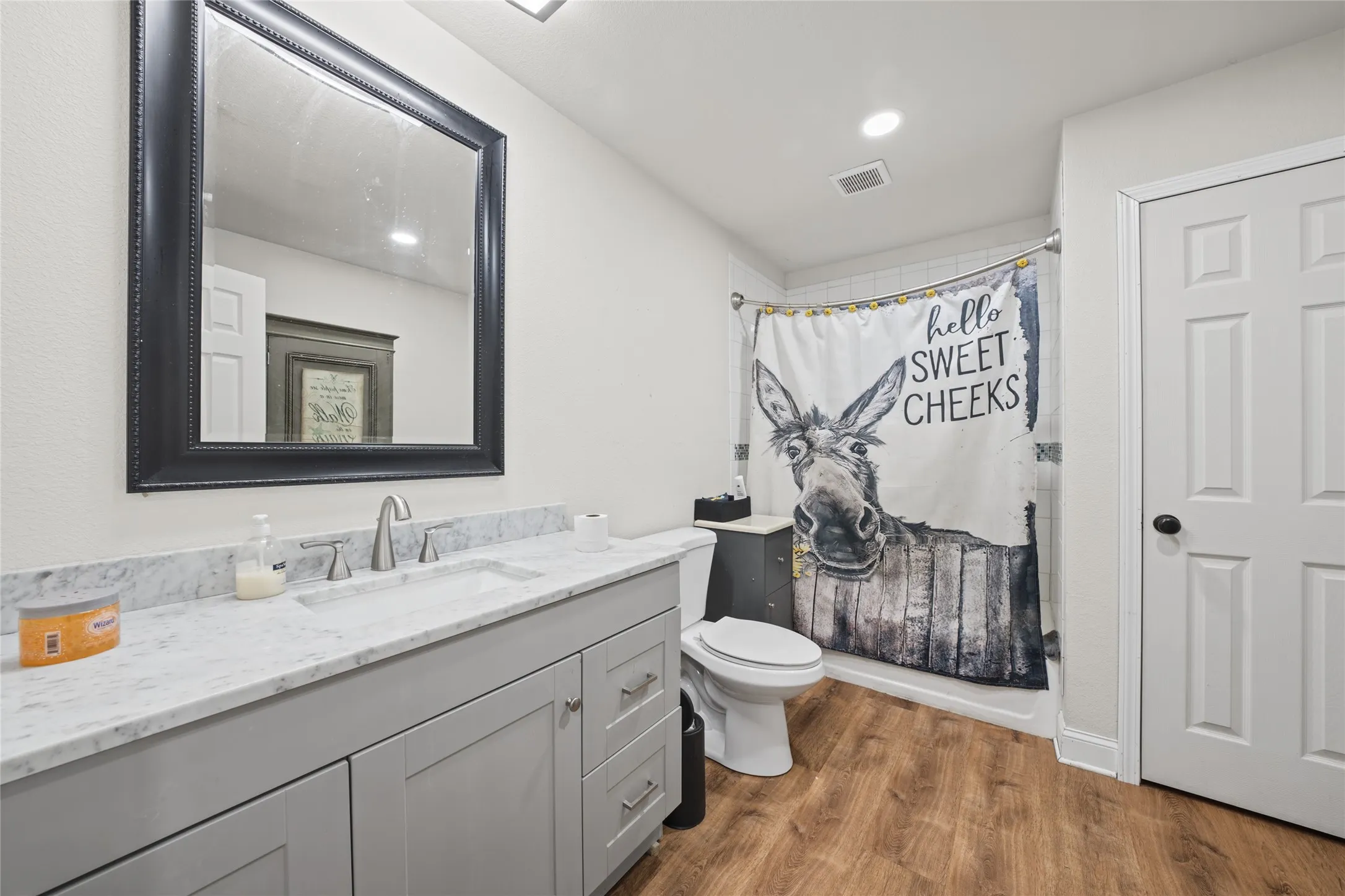Secondary house bathroom