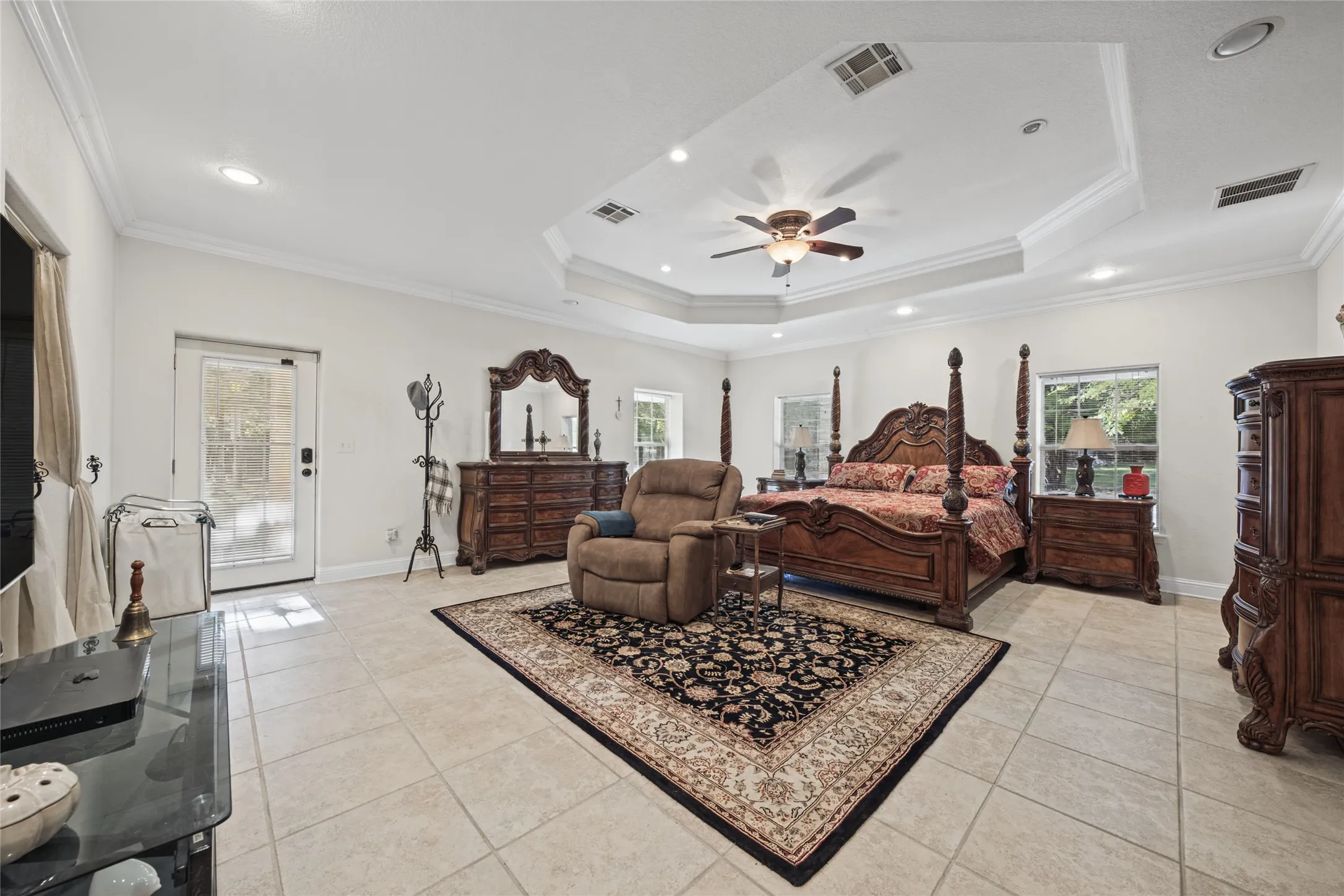 Single Family Residence For Sale in Cooke County , 464 Oak Hill Road, Valley View, Texas 76272, 8 Bedroom, 6 Bathroom, 6 Garage spaces, 4,795 Sqft, built in 2012, mls#21411750, Real Estate Agent in Valley View, Homes For Sale in Cooke county, Homes For Sale in Valley View, Realtor in Valley View Texas, Real Estate Brokerage Independent Realty Texas, Luminita Cordes Realtor