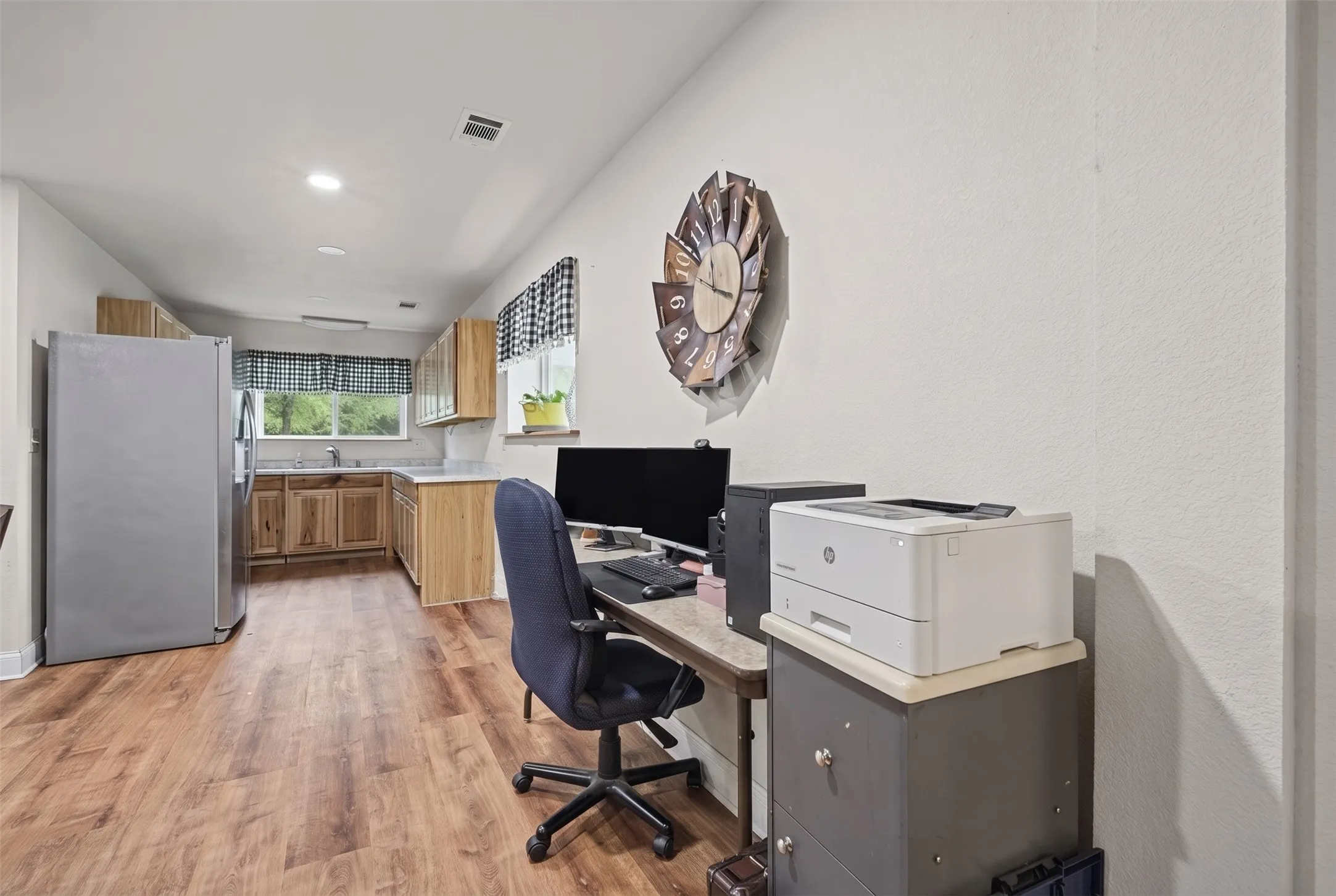 Secondary house living/office