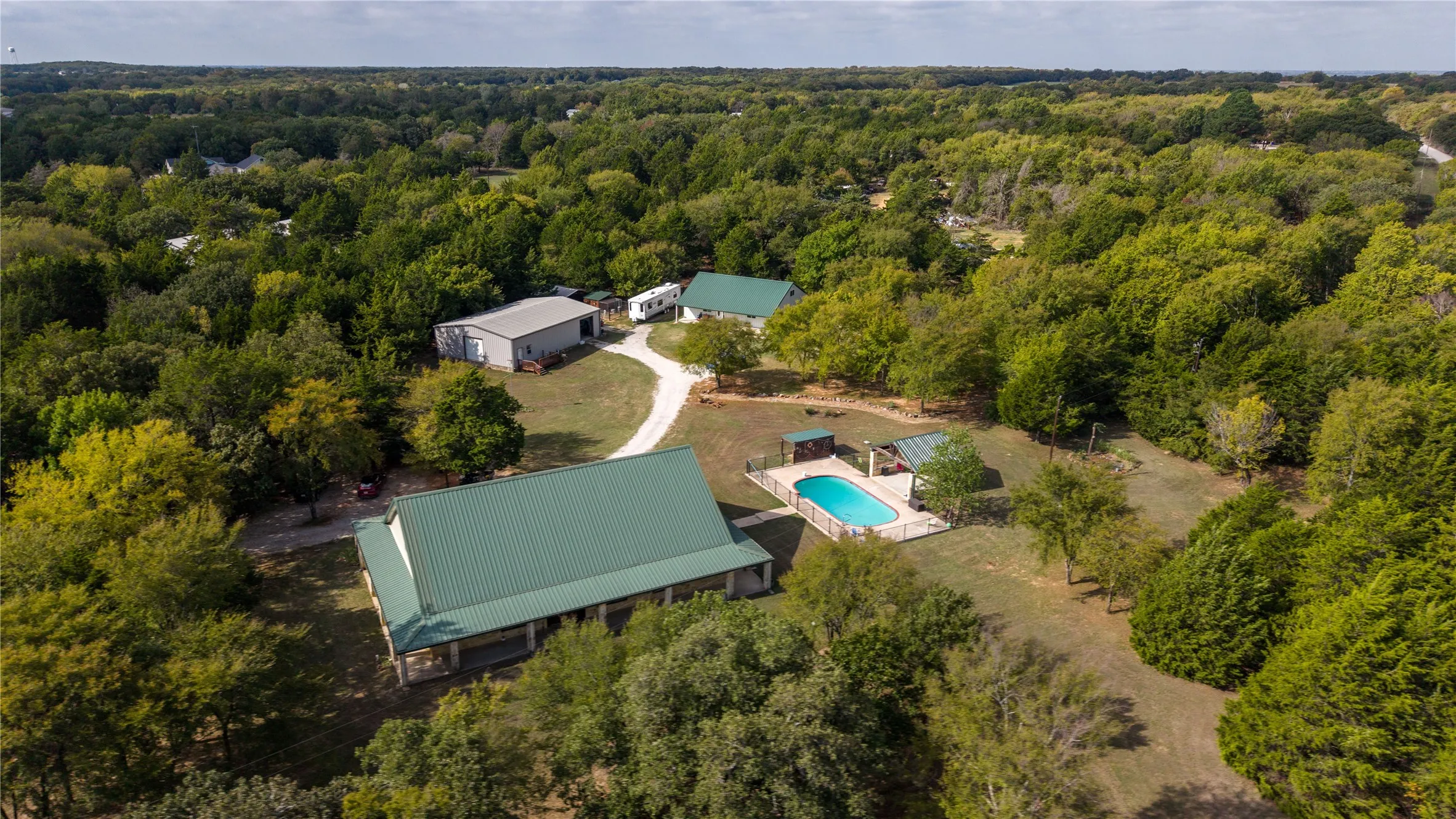Single Family Residence For Sale in Cooke County , 464 Oak Hill Road, Valley View, Texas 76272, 8 Bedroom, 6 Bathroom, 6 Garage spaces, 4,795 Sqft, built in 2012, mls#21411750, Real Estate Agent in Valley View, Homes For Sale in Cooke county, Homes For Sale in Valley View, Realtor in Valley View Texas, Real Estate Brokerage Independent Realty Texas, Luminita Cordes Realtor