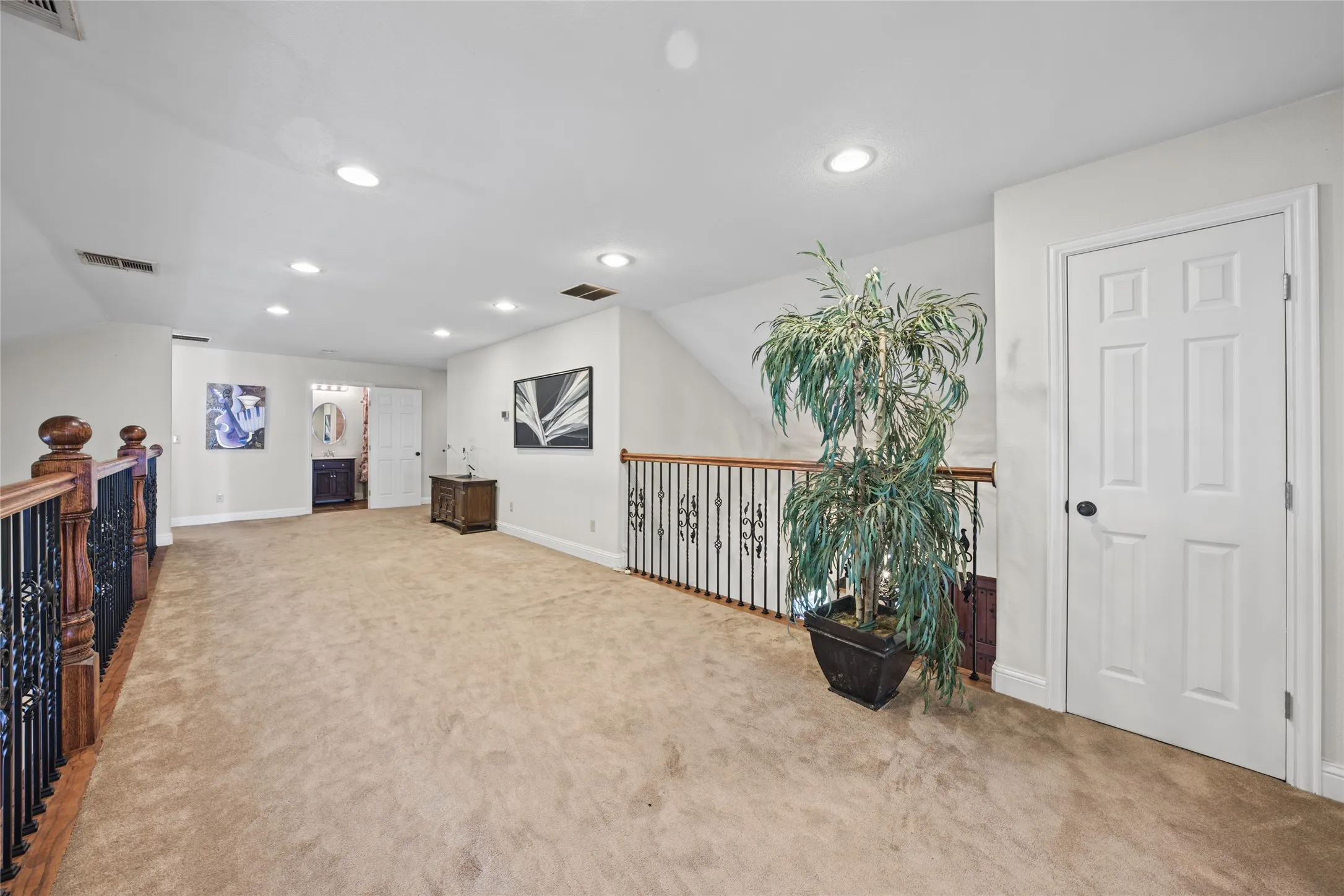 Single Family Residence For Sale in Cooke County , 464 Oak Hill Road, Valley View, Texas 76272, 8 Bedroom, 6 Bathroom, 6 Garage spaces, 4,795 Sqft, built in 2012, mls#21411750, Real Estate Agent in Valley View, Homes For Sale in Cooke county, Homes For Sale in Valley View, Realtor in Valley View Texas, Real Estate Brokerage Independent Realty Texas, Luminita Cordes Realtor