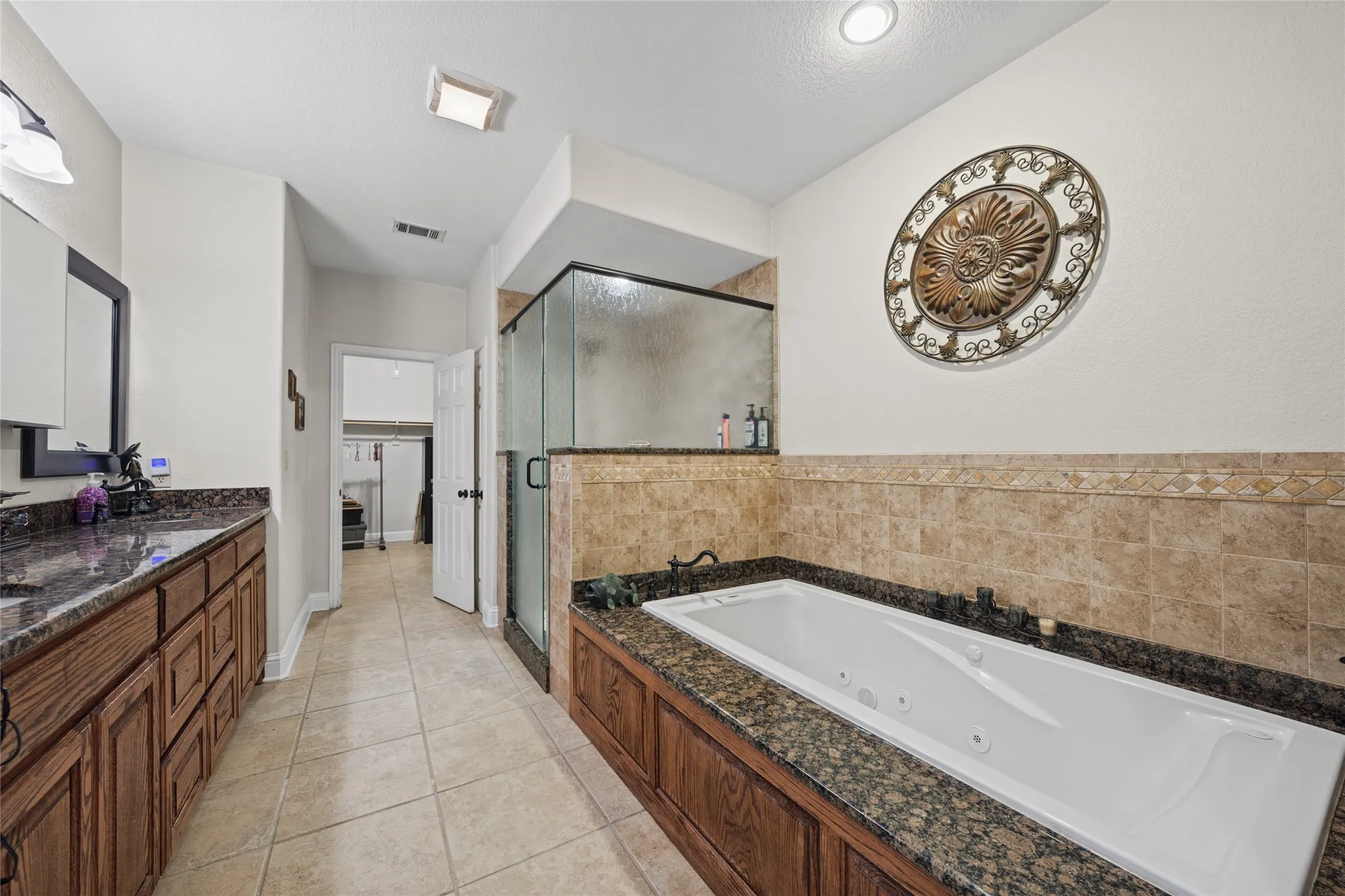 Single Family Residence For Sale in Cooke County , 464 Oak Hill Road, Valley View, Texas 76272, 8 Bedroom, 6 Bathroom, 6 Garage spaces, 4,795 Sqft, built in 2012, mls#21411750, Real Estate Agent in Valley View, Homes For Sale in Cooke county, Homes For Sale in Valley View, Realtor in Valley View Texas, Real Estate Brokerage Independent Realty Texas, Luminita Cordes Realtor