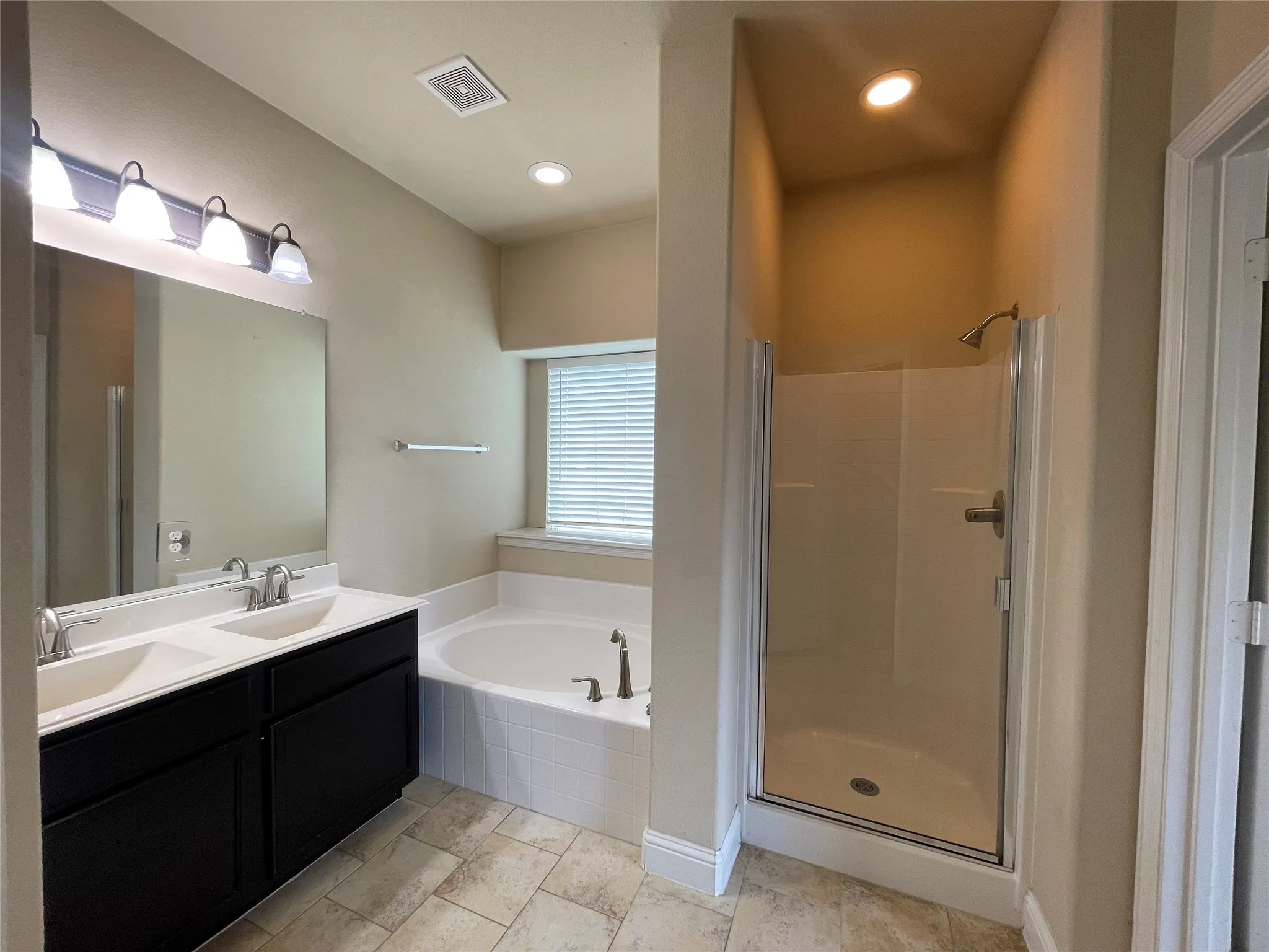 Single Family Residence For Rent in Kaufman County , 3104 Flowering Springs Drive, Forney, Texas 75126, 3 Bedroom, 2 Bathroom, 2 Garage spaces, 1,852 Sqft, built in 2015, mls#21412316, Real Estate Agent in Forney, Homes For Rent in Kaufman county, Homes For Rent in Forney, Realtor in Forney Texas, Real Estate Brokerage Independent Realty Texas, Luminita Cordes Realtor