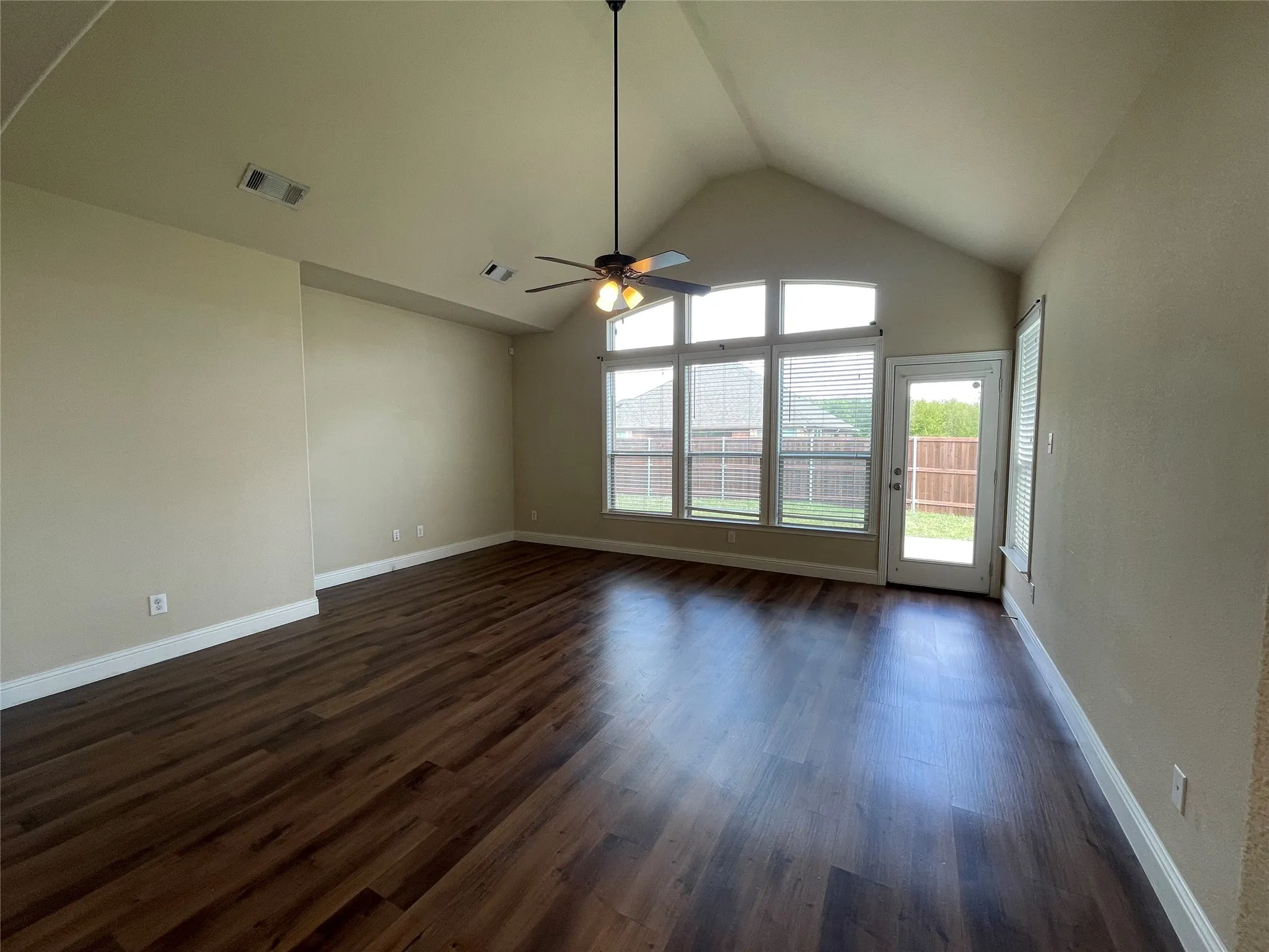 Single Family Residence For Rent in Kaufman County , 3104 Flowering Springs Drive, Forney, Texas 75126, 3 Bedroom, 2 Bathroom, 2 Garage spaces, 1,852 Sqft, built in 2015, mls#21412316, Real Estate Agent in Forney, Homes For Rent in Kaufman county, Homes For Rent in Forney, Realtor in Forney Texas, Real Estate Brokerage Independent Realty Texas, Luminita Cordes Realtor