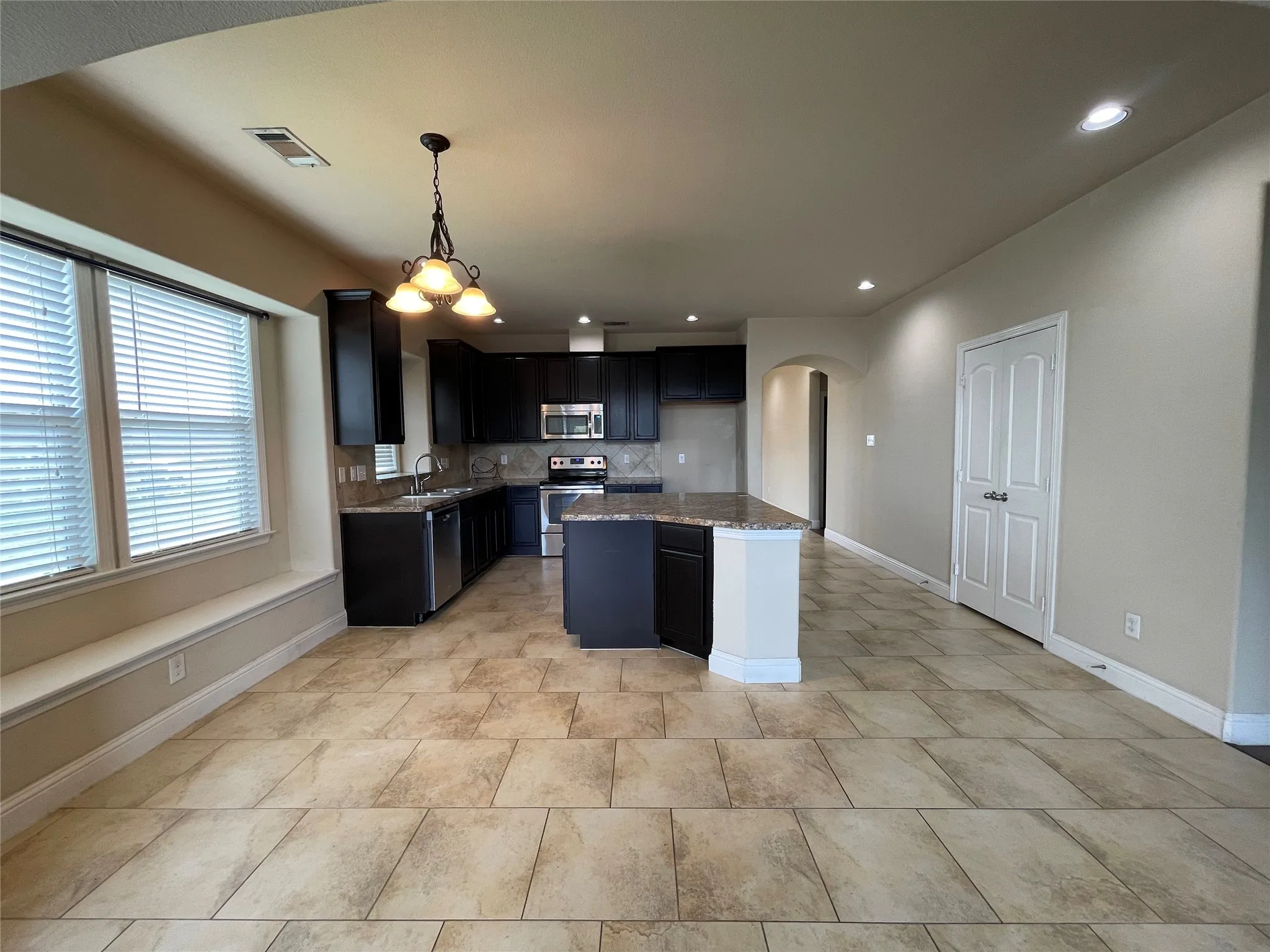 Single Family Residence For Rent in Kaufman County , 3104 Flowering Springs Drive, Forney, Texas 75126, 3 Bedroom, 2 Bathroom, 2 Garage spaces, 1,852 Sqft, built in 2015, mls#21412316, Real Estate Agent in Forney, Homes For Rent in Kaufman county, Homes For Rent in Forney, Realtor in Forney Texas, Real Estate Brokerage Independent Realty Texas, Luminita Cordes Realtor