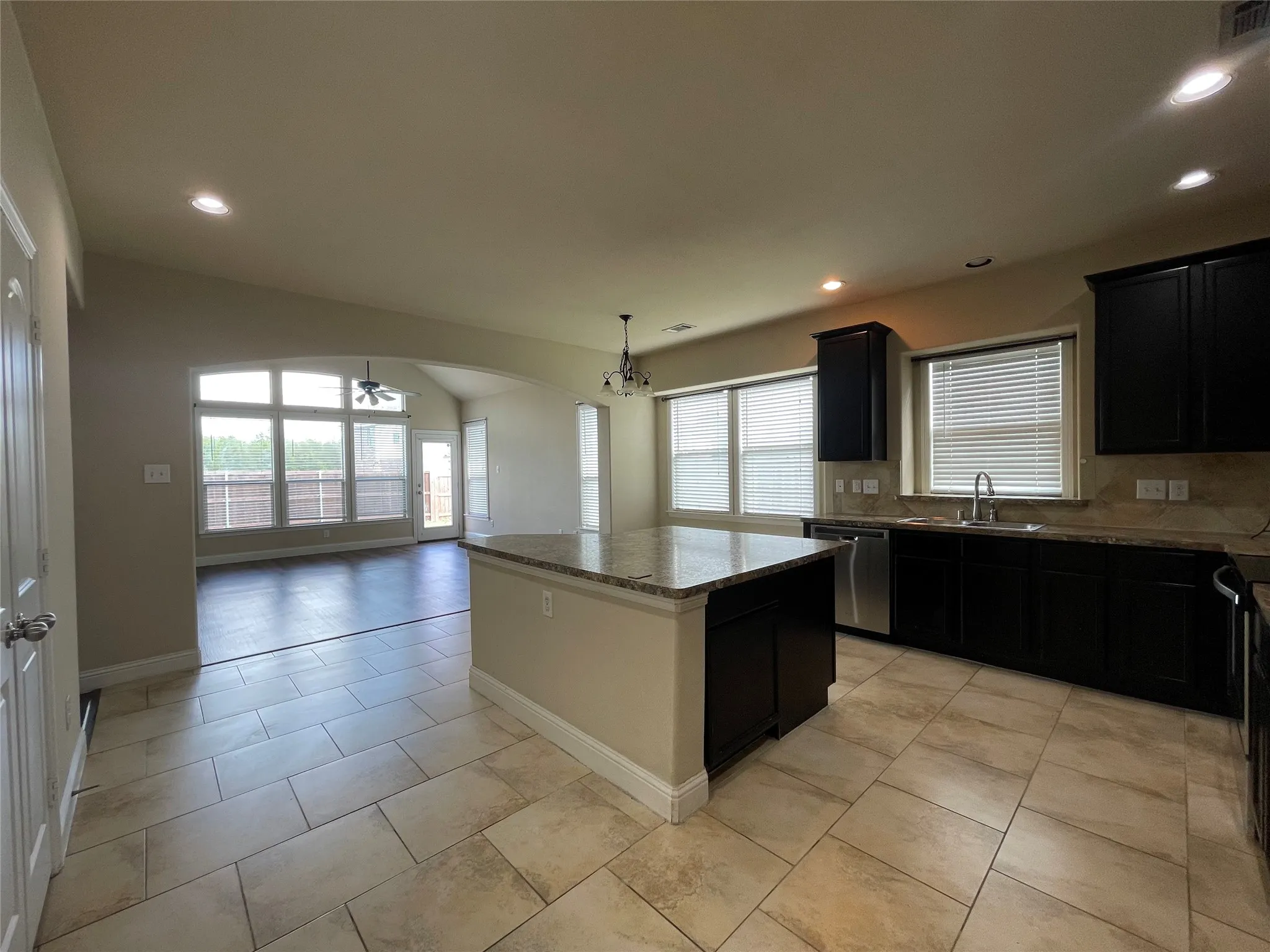 Single Family Residence For Rent in Kaufman County , 3104 Flowering Springs Drive, Forney, Texas 75126, 3 Bedroom, 2 Bathroom, 2 Garage spaces, 1,852 Sqft, built in 2015, mls#21412316, Real Estate Agent in Forney, Homes For Rent in Kaufman county, Homes For Rent in Forney, Realtor in Forney Texas, Real Estate Brokerage Independent Realty Texas, Luminita Cordes Realtor