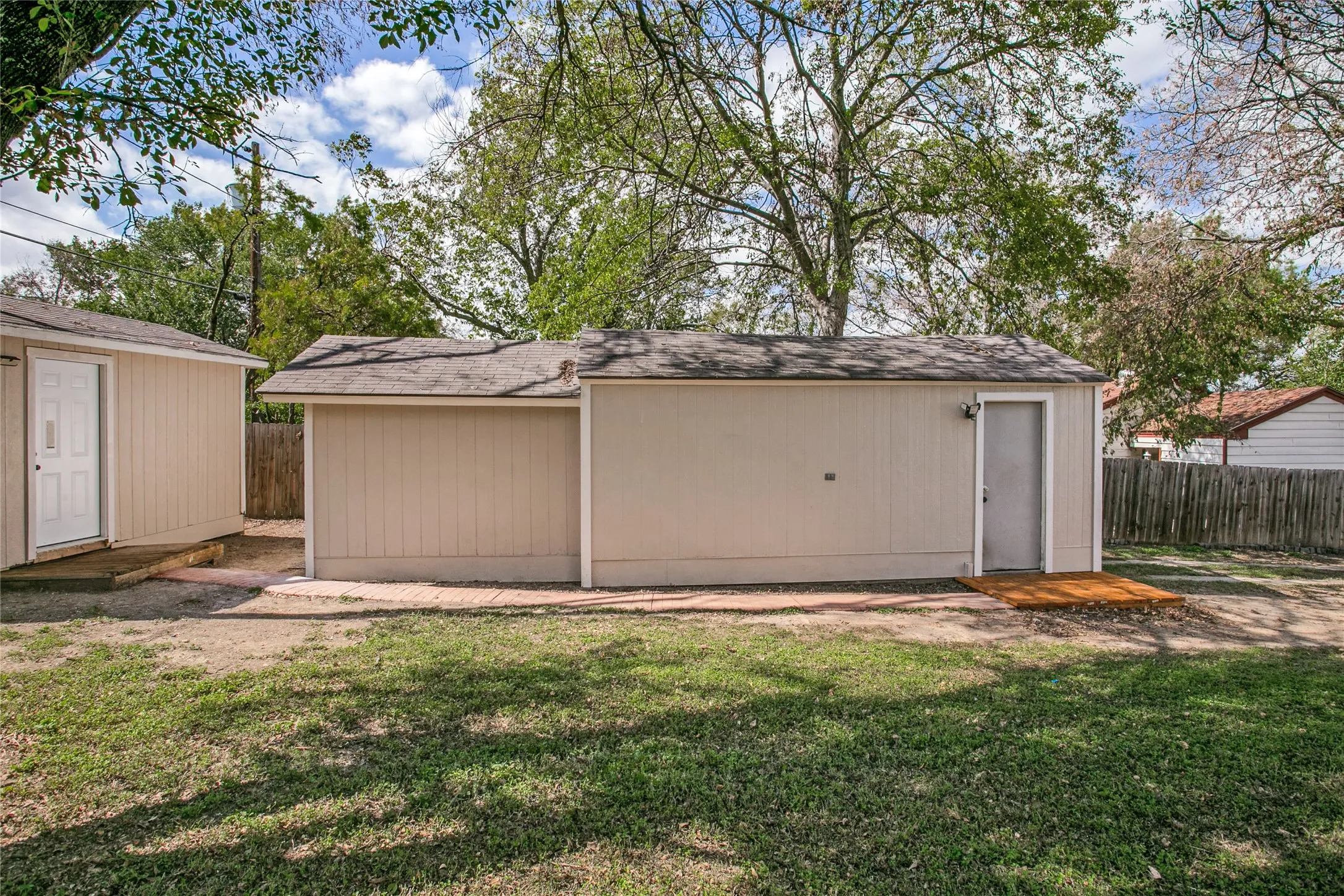 Single Family Residence For Sale in Tarrant County , 7413 Davenport Avenue, Fort Worth, Texas 76116, 2 Bedroom, 1 Bathroom, Garage spaces, 753 Sqft, built in 1948, mls#21412264, Real Estate Agent in Fort Worth, Homes For Sale in Tarrant county, Homes For Sale in Fort Worth, Realtor in Fort Worth Texas, Real Estate Brokerage Independent Realty Texas, Luminita Cordes Realtor